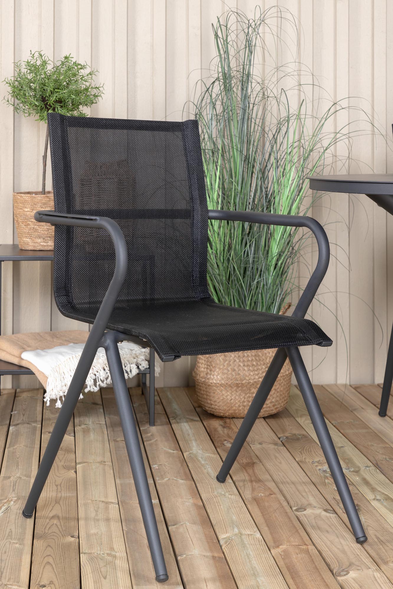 Venture Home: Alma Tischset für luxuriöse Outdoor-Momente.