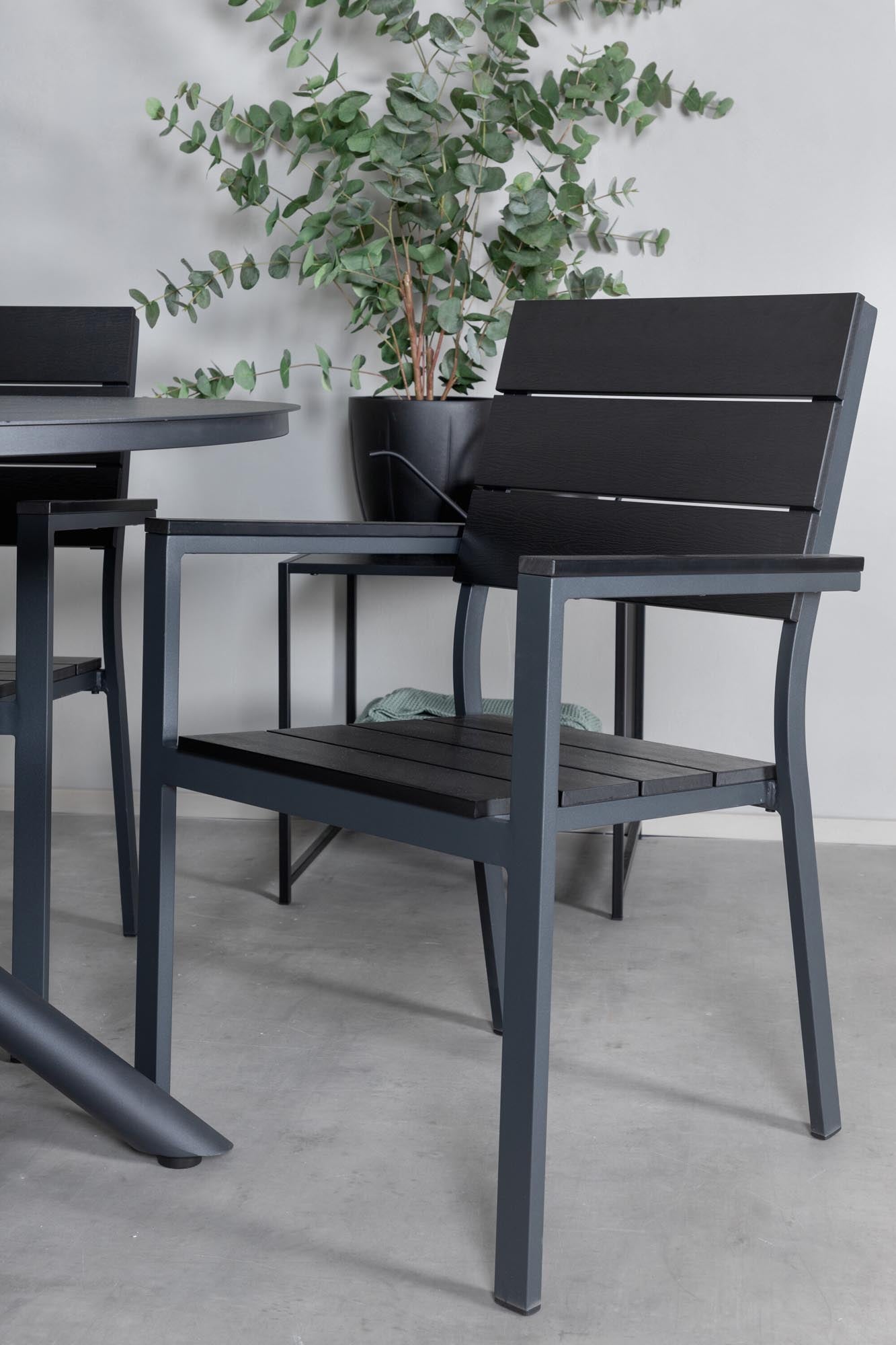 Alma Outdoor-Tischset + Levels ⌀120cm/4St. in Schwarz präsentiert im Onlineshop von KAQTU Design AG. Gartentischset ist von Venture Home