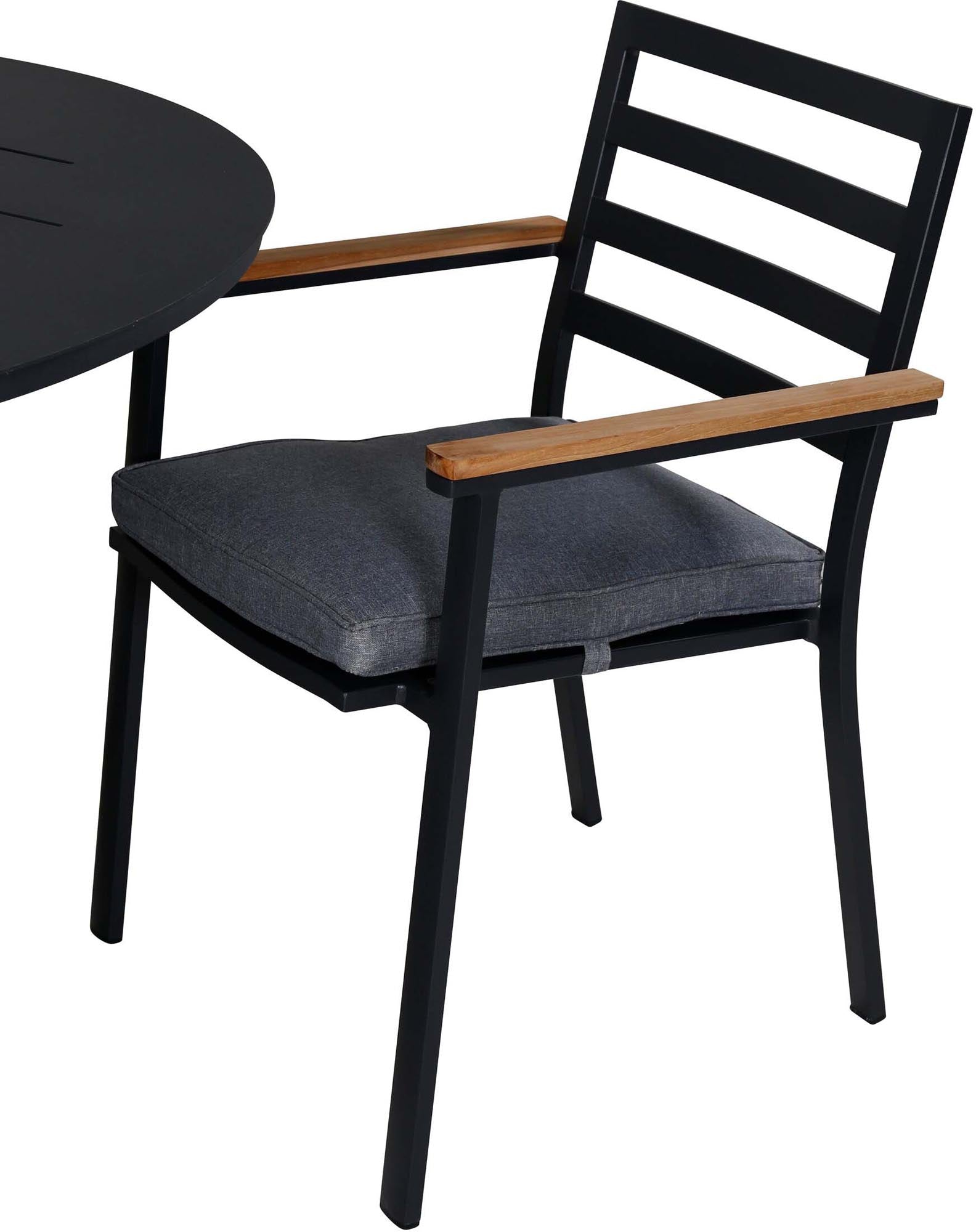 Robustes Alma Tischset für 4, perfekt für entspannte Gartenmomente.