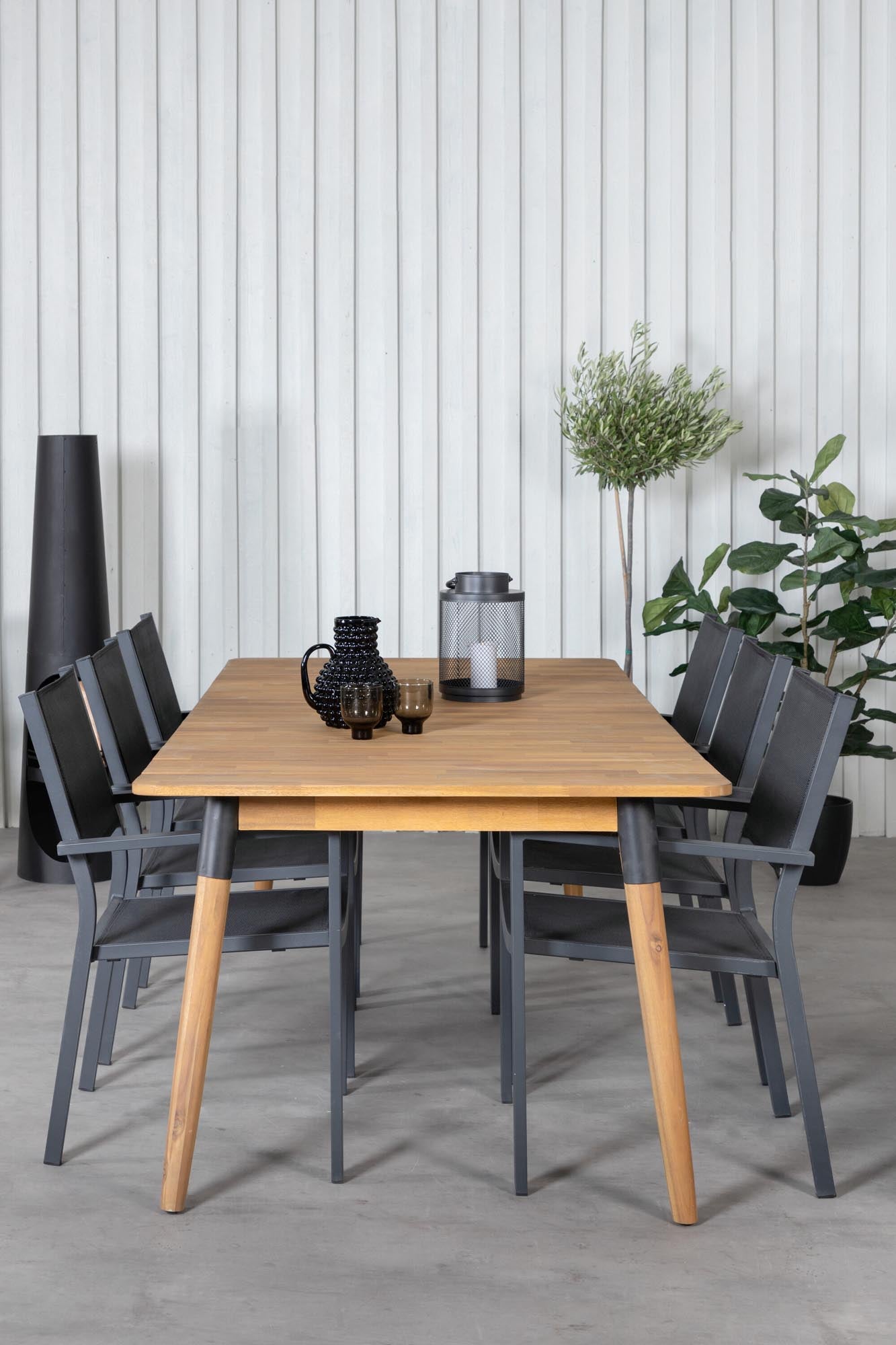 Verwandeln Sie Ihren Außenbereich mit dem eleganten Julian Outdoor-Tischset + Copacabana 210cm/6St. von Venture Home in eine einladende Oase für unvergessliche Momente!