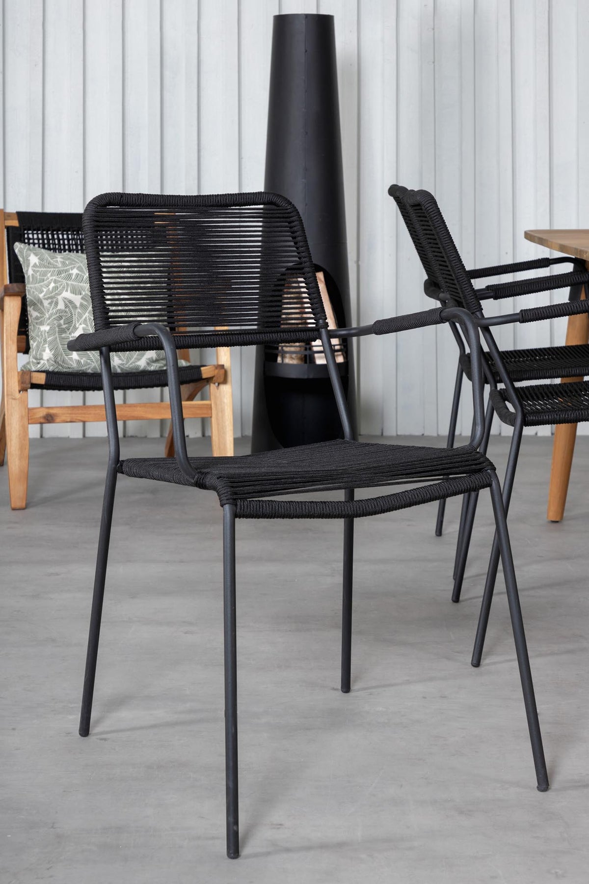 Julian Outdoor-Tischset + Lindos Armchair 210cm/6St. in Schwarz präsentiert im Onlineshop von KAQTU Design AG. Gartentischset ist von Venture Home