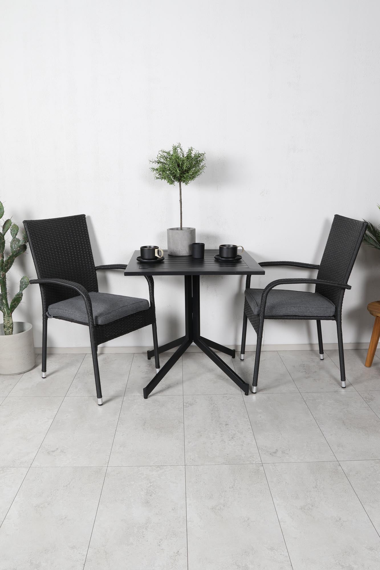 Way Outdoor-Tischset + Anna 70cm/2St. in Schwarz präsentiert im Onlineshop von KAQTU Design AG. Gartentischset ist von Venture Home