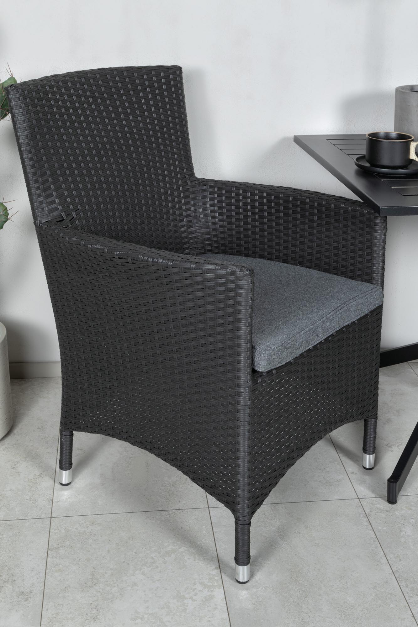 Way Outdoor-Tischset + Malin 70cm/2St. in Schwarzgrau präsentiert im Onlineshop von KAQTU Design AG. Gartentischset ist von Venture Home