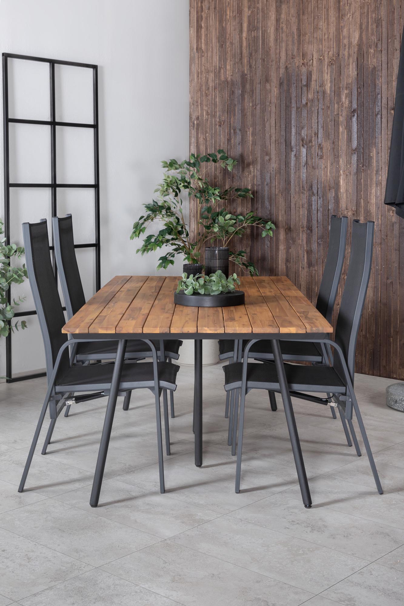 Chan Outdoor-Tischset + Copacabana 200cm/4St. in Schwarz präsentiert im Onlineshop von KAQTU Design AG. Gartentischset ist von Venture Home