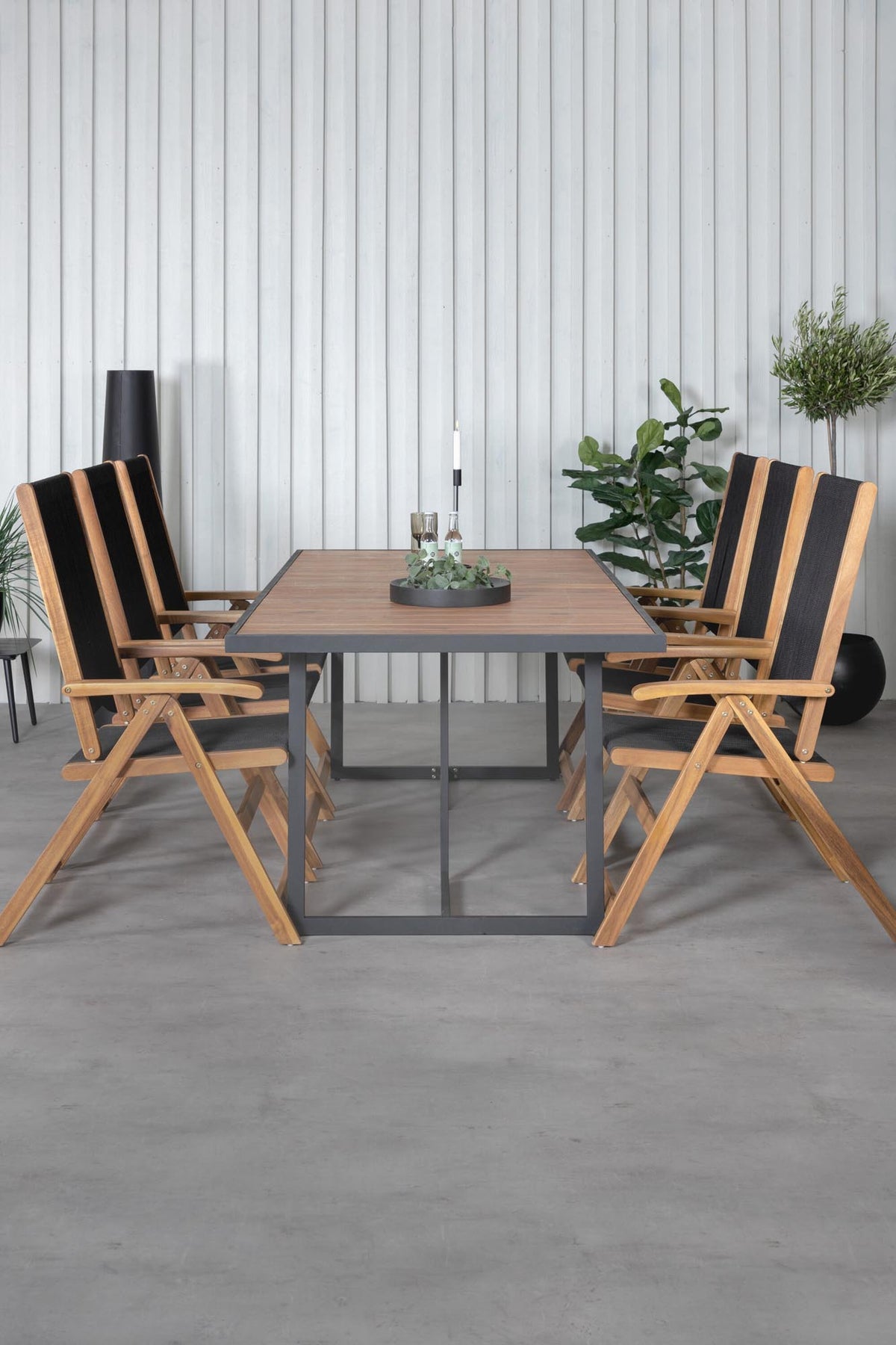 Khung Outdoor-Tischset (Little John) 200cm/6St. in Schwarz, Natur präsentiert im Onlineshop von KAQTU Design AG. Gartentischset ist von Venture Home