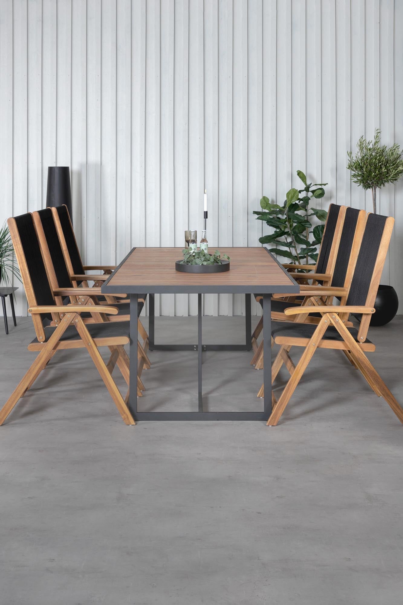 Elegantes Khung Tischset für 6, ideal für stilvolle Outdoor-Dinner.