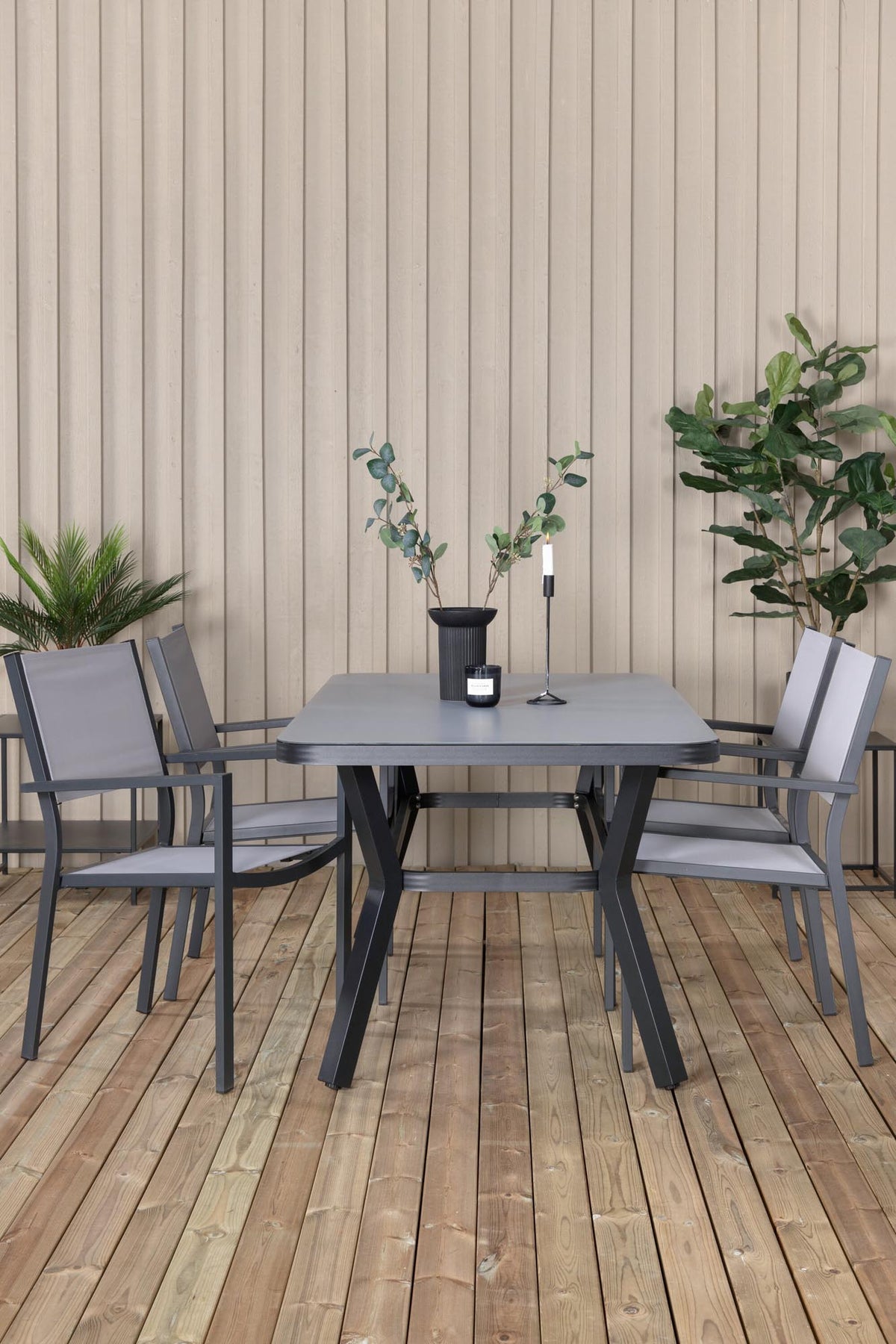 Virya Outdoor-Tischset + Copacabana 160cm/4St. in Schwarzgrau präsentiert im Onlineshop von KAQTU Design AG. Gartentischset ist von Venture Home