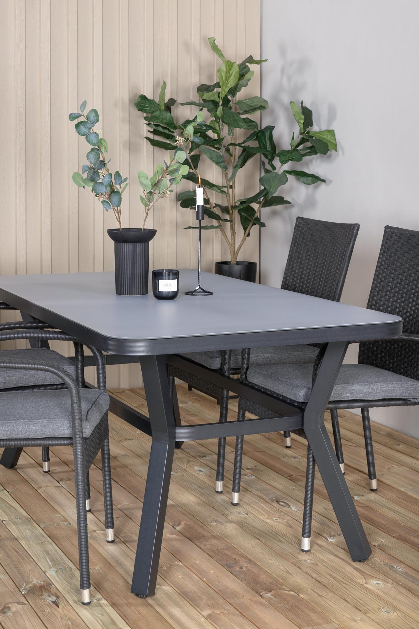 Virya Outdoor-Tischset + Anna 160cm/4St. in Schwarz präsentiert im Onlineshop von KAQTU Design AG. Gartentischset ist von Venture Home