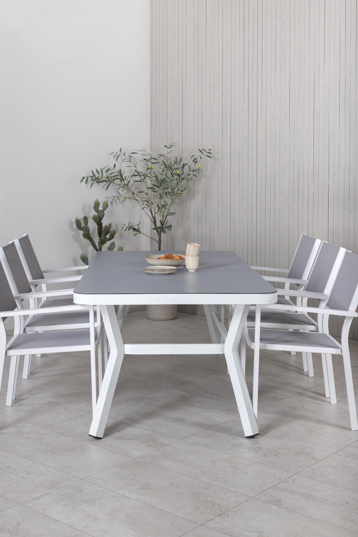 Virya Outdoor-Tischset + Copacabana 200cm/6St. in Grau präsentiert im Onlineshop von KAQTU Design AG. Gartentischset ist von Venture Home