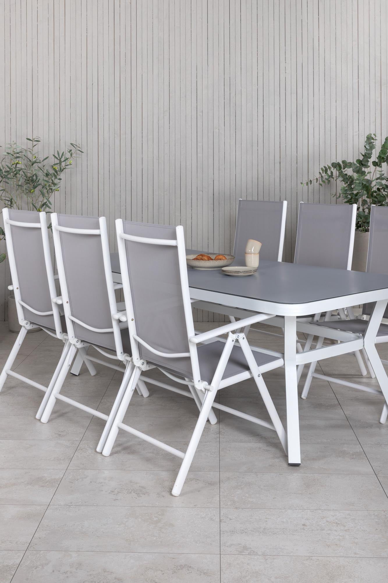 Stylisches Virya Outdoor-Tischset mit 200 cm Tisch und 6 komfortablen Stühlen. Perfekt für entspannte Abende im Garten oder auf dem Balkon.