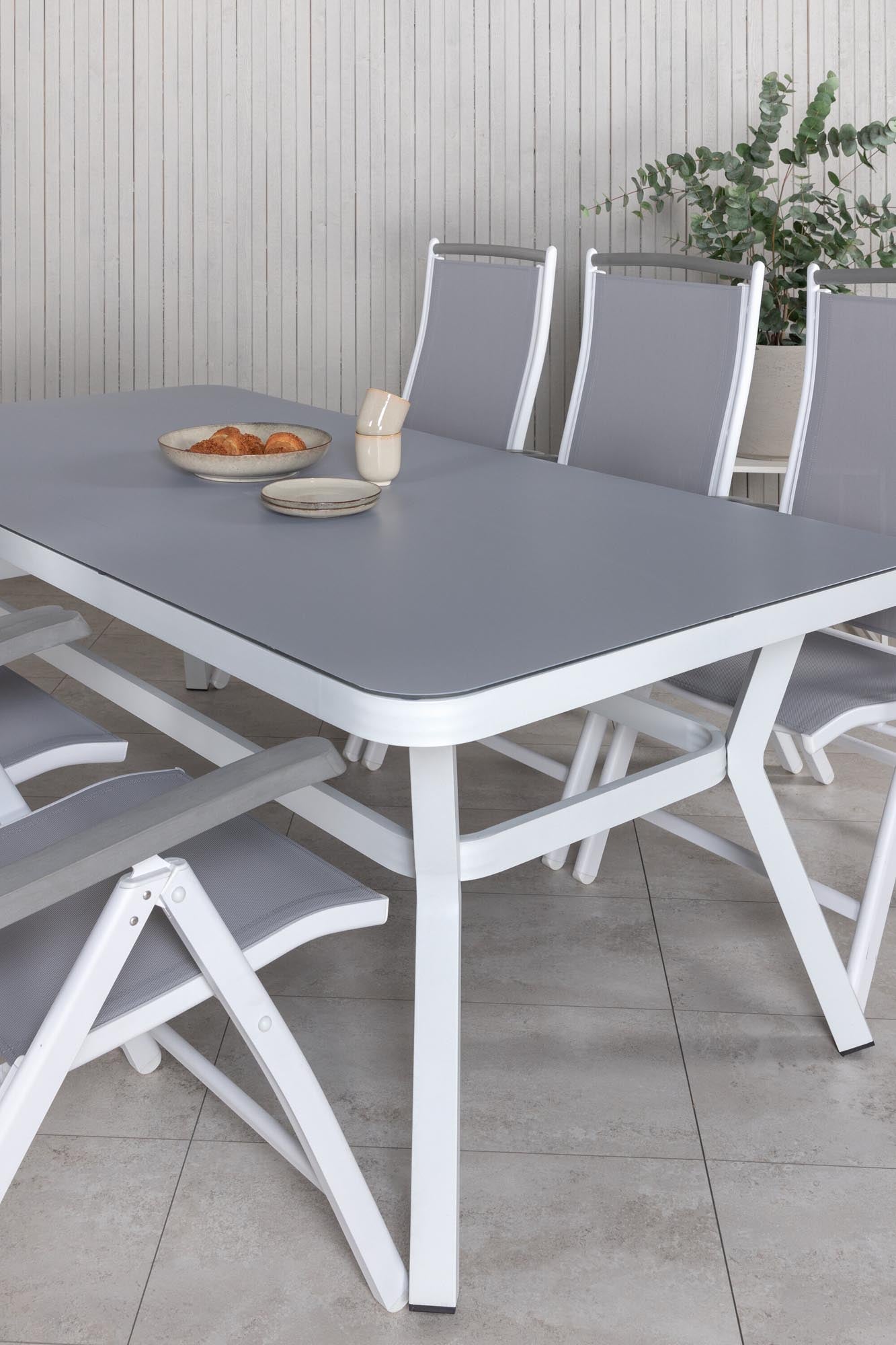 Stylisches Virya Outdoor-Tischset mit 200 cm Tisch und 6 komfortablen Albany Stühlen. Perfekt für gesellige Abende im Garten oder auf der Terrasse.