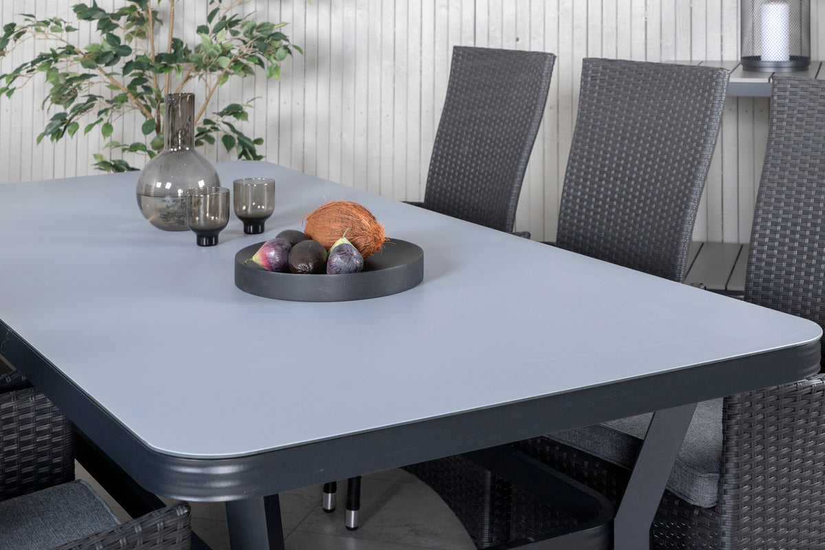 Gartentischset Virya & Padova: schwarzer rechteckiger Esstisch aus Mattglas mit zwei Relaxstühlen