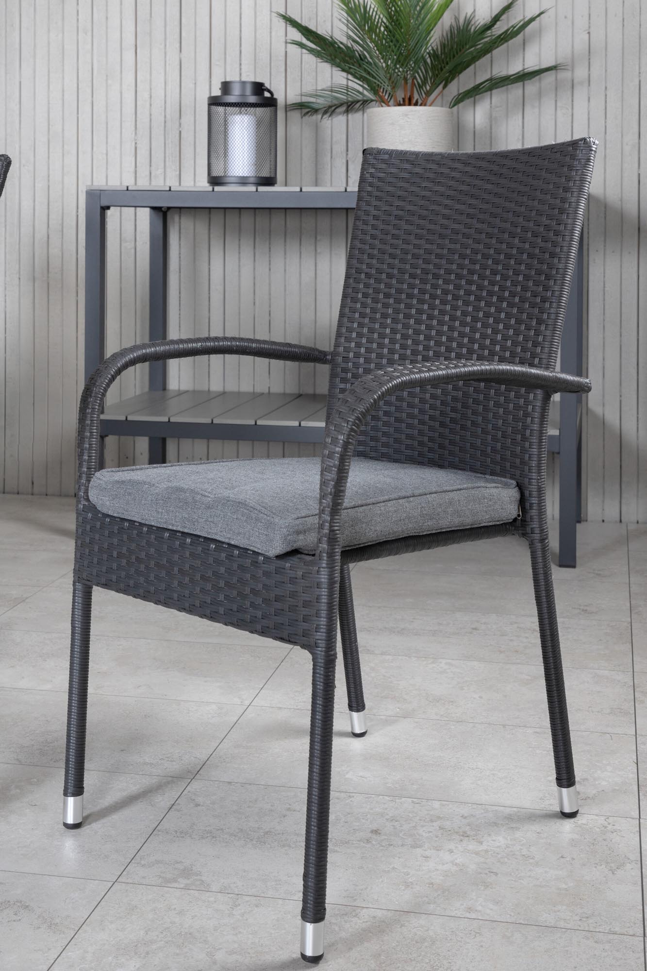 Virya Outdoor-Tischset + Anna 200cm/6St. in Schwarz präsentiert im Onlineshop von KAQTU Design AG. Gartentischset ist von Venture Home