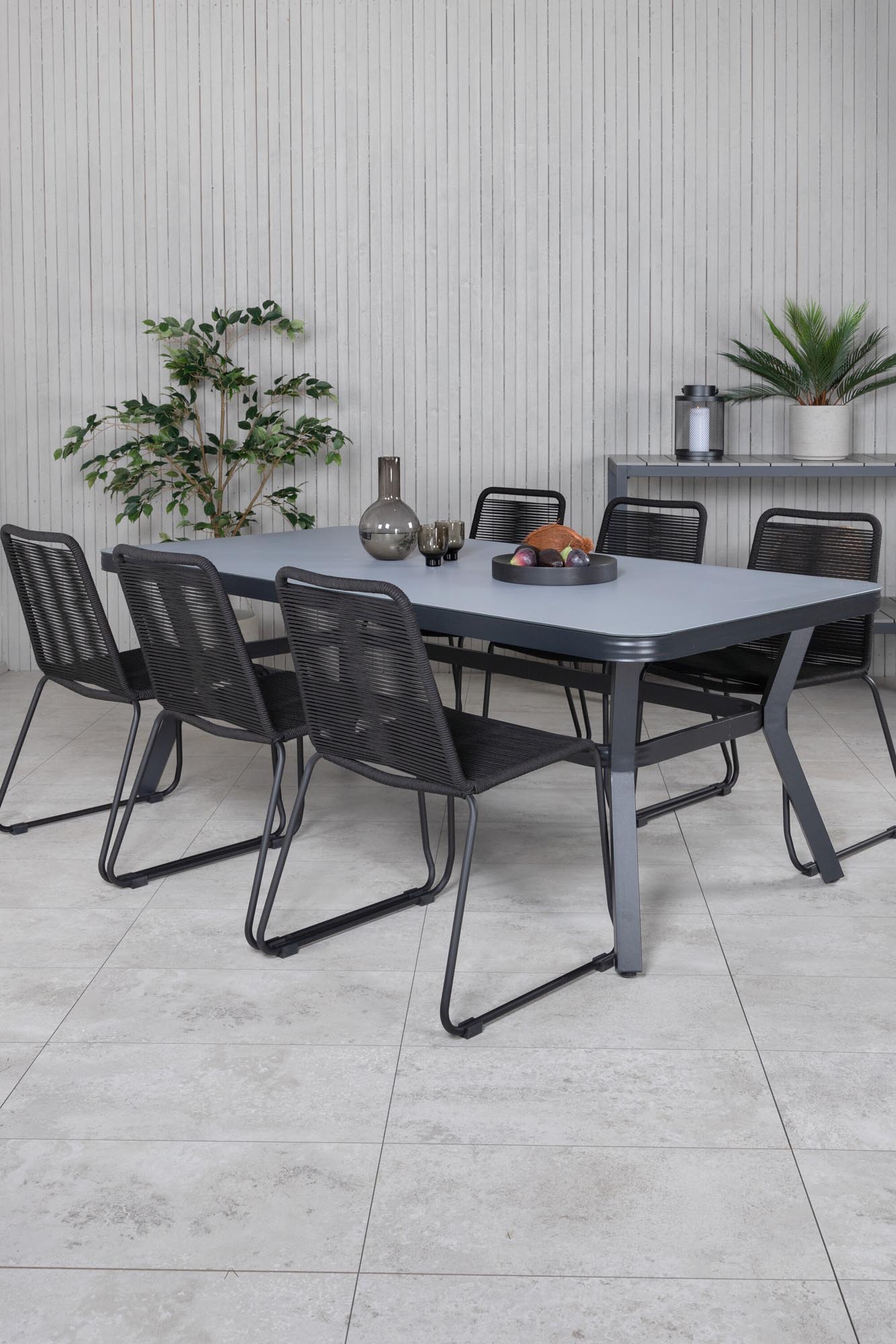 Virya Outdoor-Tischset + Lindos 200cm/6St. in Schwarz präsentiert im Onlineshop von KAQTU Design AG. Gartentischset ist von Venture Home