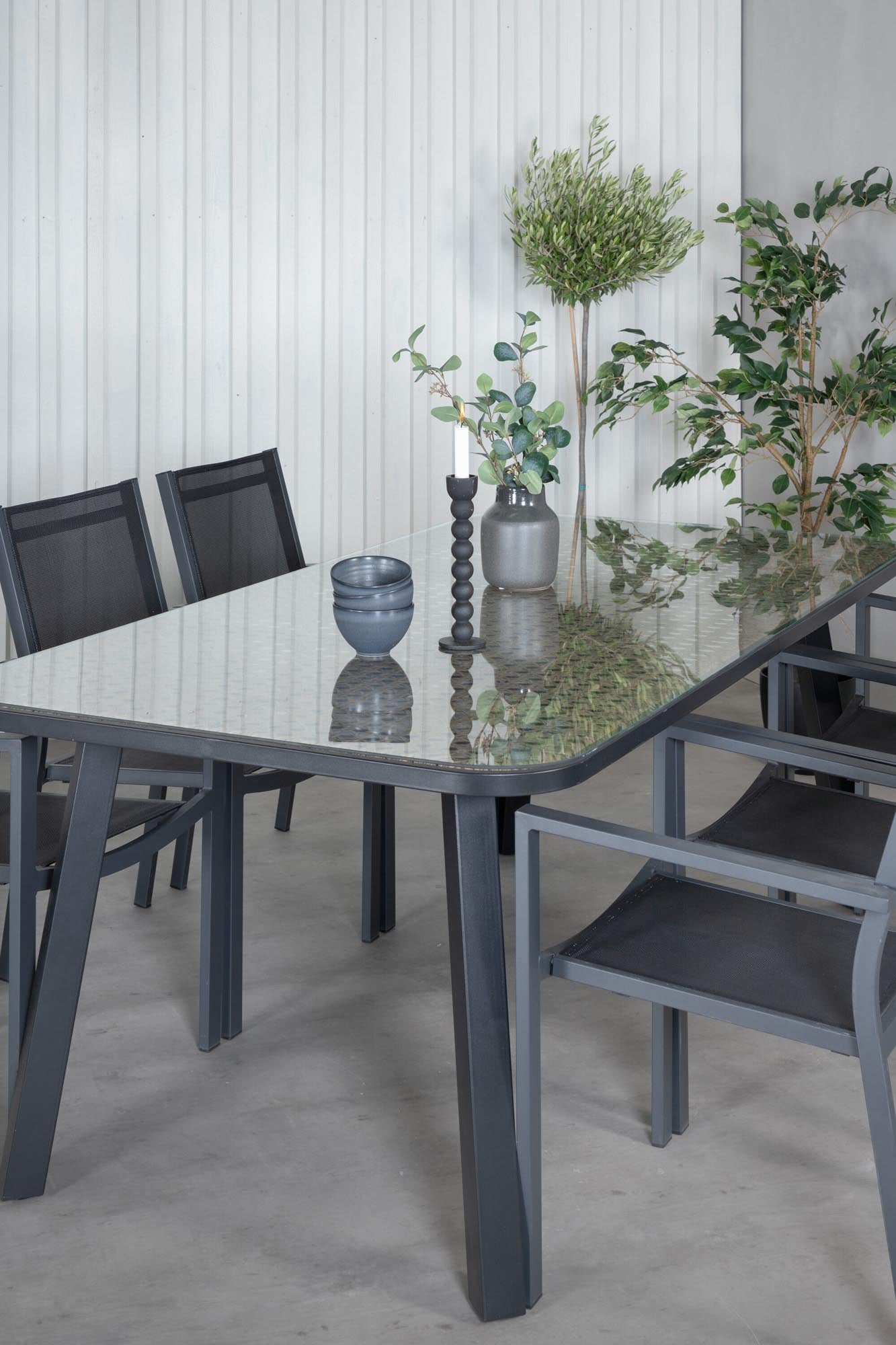 Paola Outdoor-Tischset + Copacabana 200cm/6St. in Schwarz präsentiert im Onlineshop von KAQTU Design AG. Gartentischset ist von Venture Home