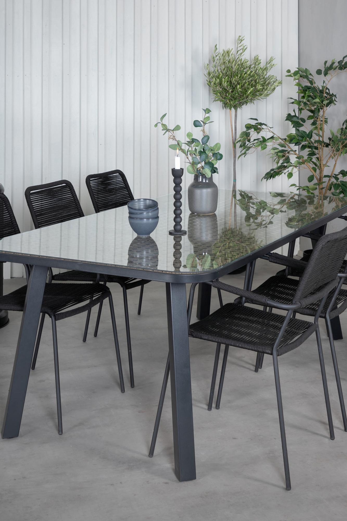 Paola Outdoor-Tischset + Lindos Armchair 200cm/6St. in Schwarz präsentiert im Onlineshop von KAQTU Design AG. Gartentischset ist von Venture Home
