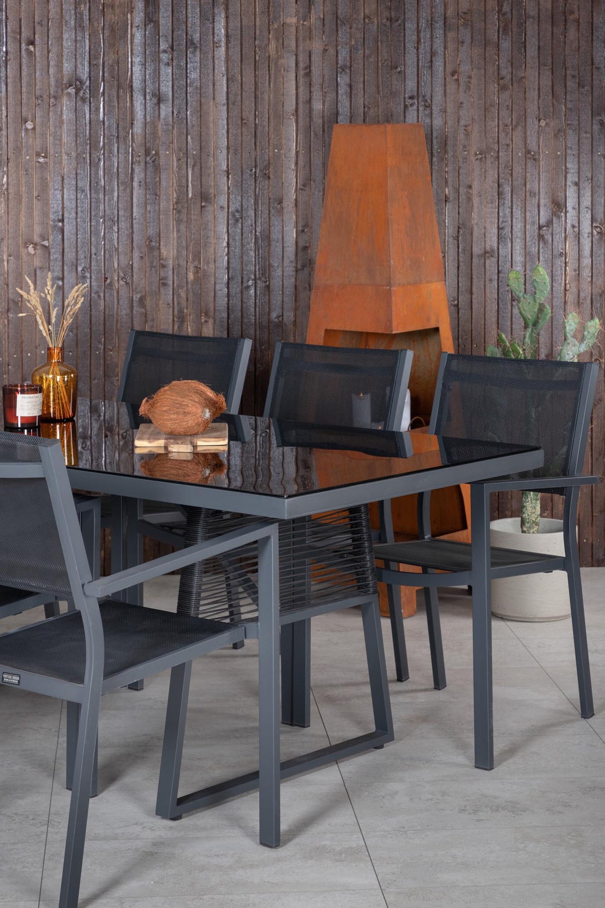 Dallas Gartentisch Set in Schwarz Schwarz präsentiert im Onlineshop von KAQTU Design AG. Gartentischset ist von Venture Home