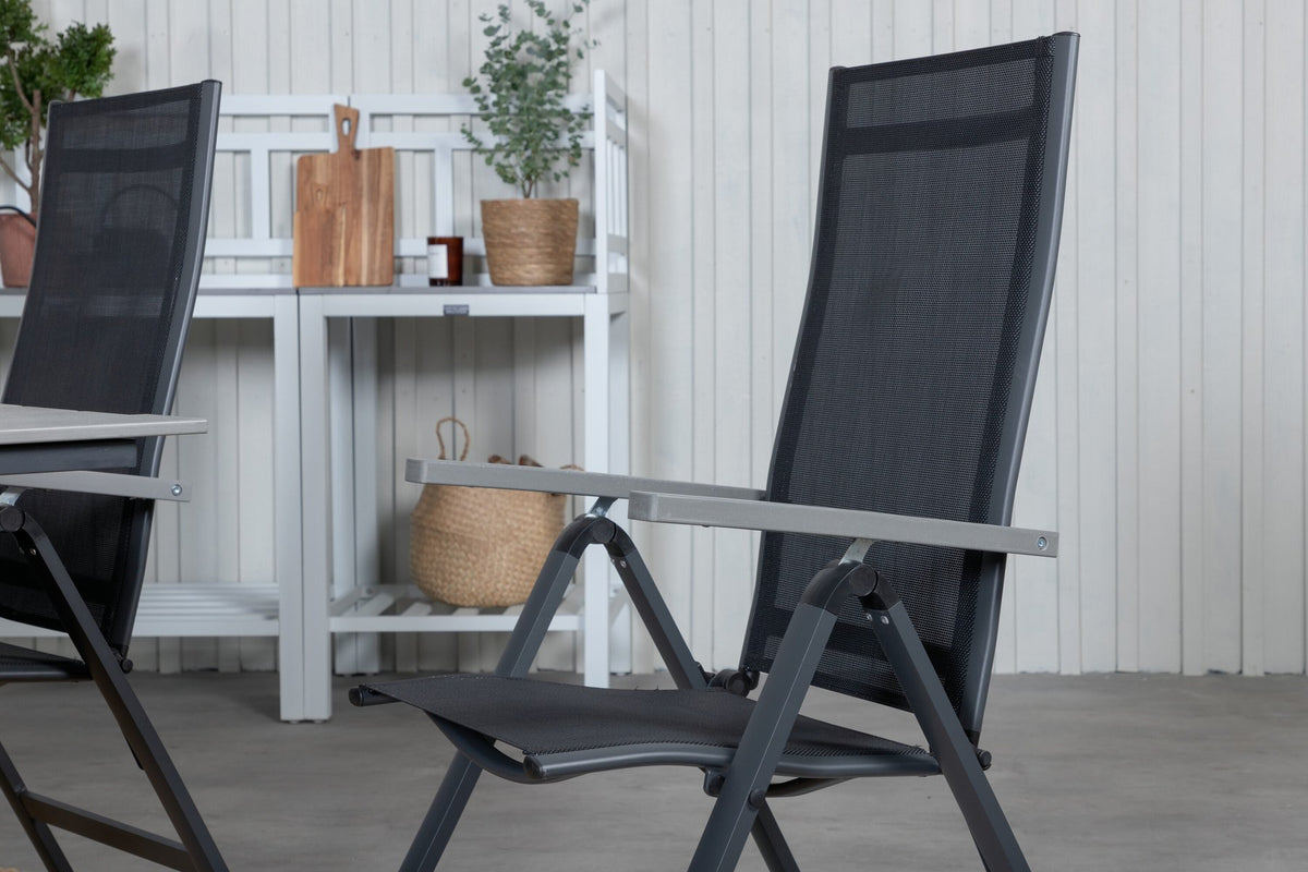 Schwarzes Gartentischset aus Aluminium und Aintwood: rechteckiger Esstisch mit grauer Tischplatte und zwei Positionsstühle, pulverbeschichtet.