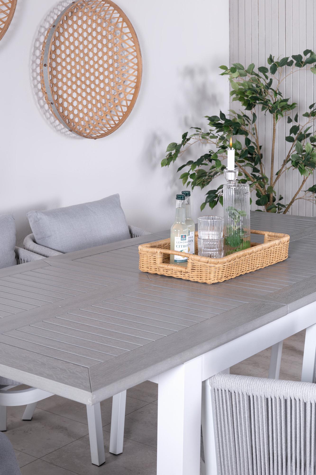 Venture Home Albany: Stilvolles, erweiterbares Outdoor-Esstischset.