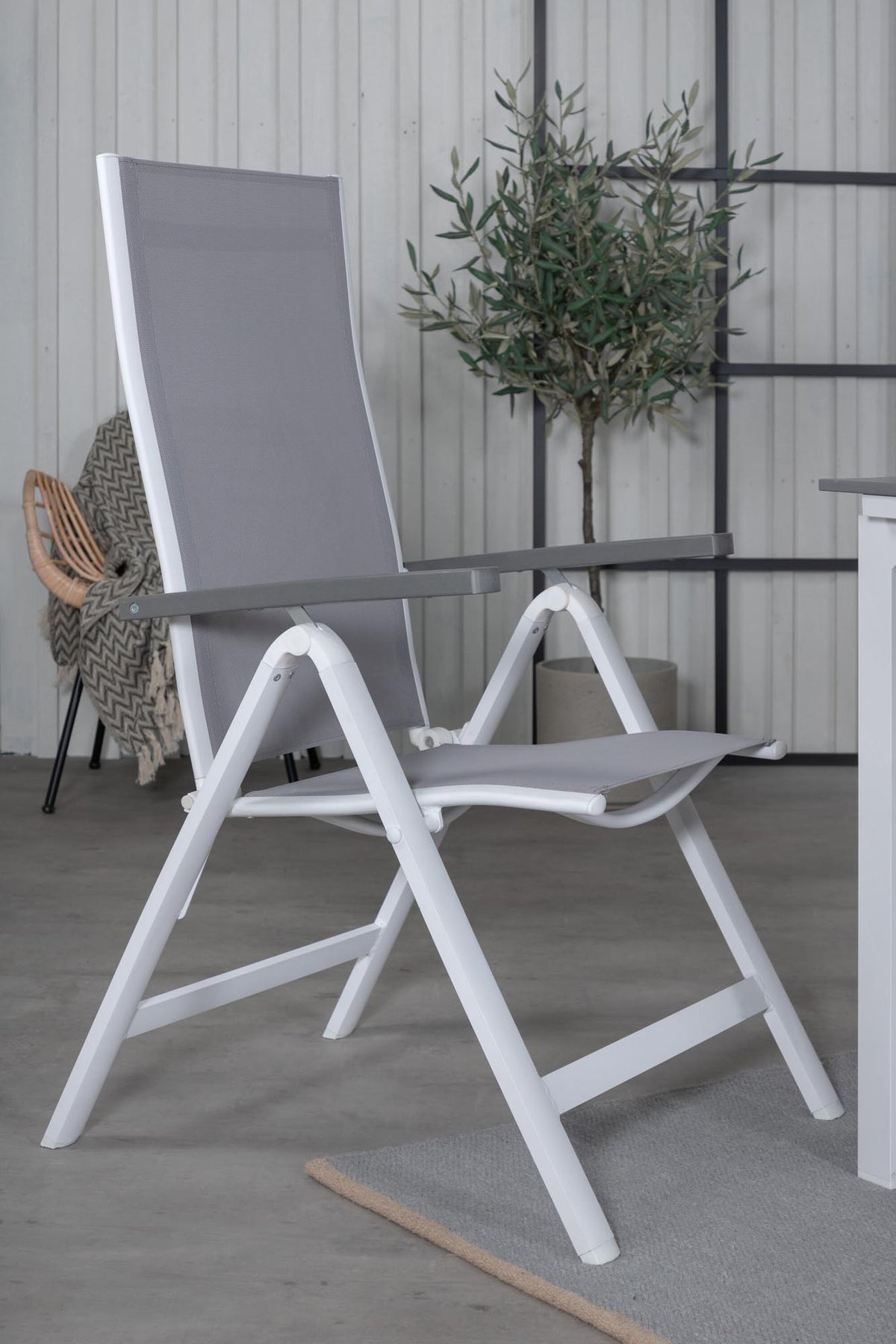 Rechteckiges Gartentisch-Set Levels in Grey/Grey präsentiert im Onlineshop von KAQTU Design AG. Gartentischset ist von Venture Home