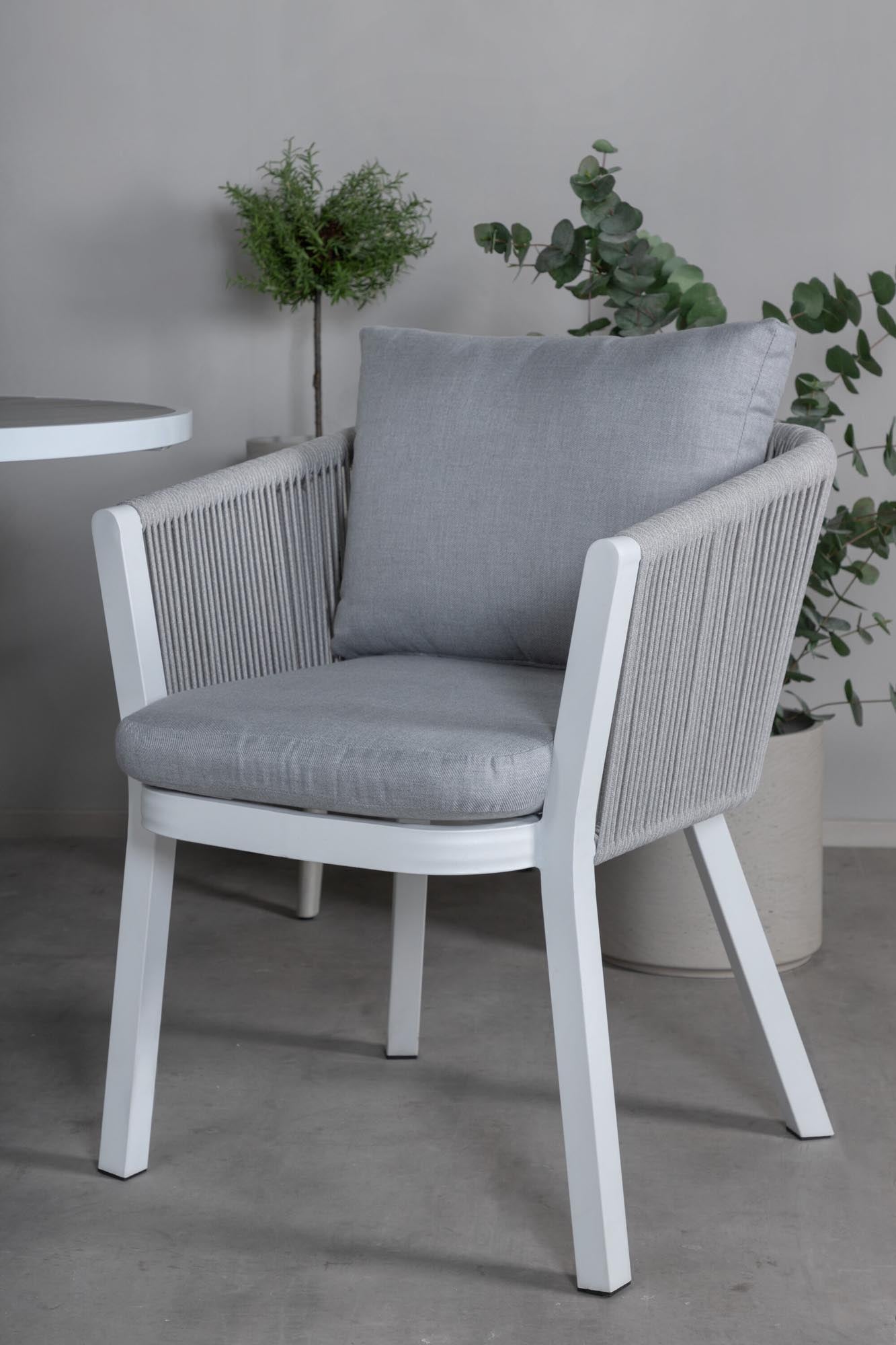 Venture Home Parma Set: Robustes Design für stilvolle Gartenfeste.