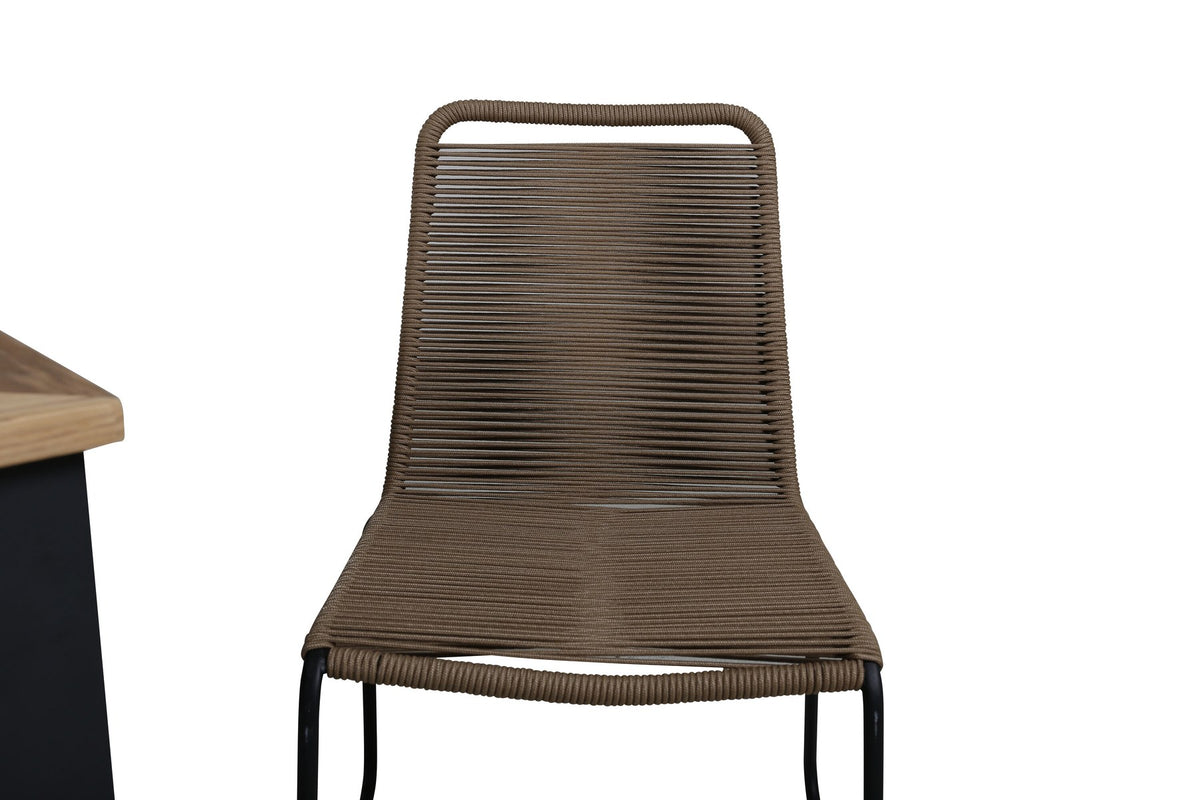 Gartentischset Panama & Lindos von Venture Home: Teak-Tisch mit grauer Platte und Stahlbeinen, dazu Stühle aus Aluminium und Teak in Braun.