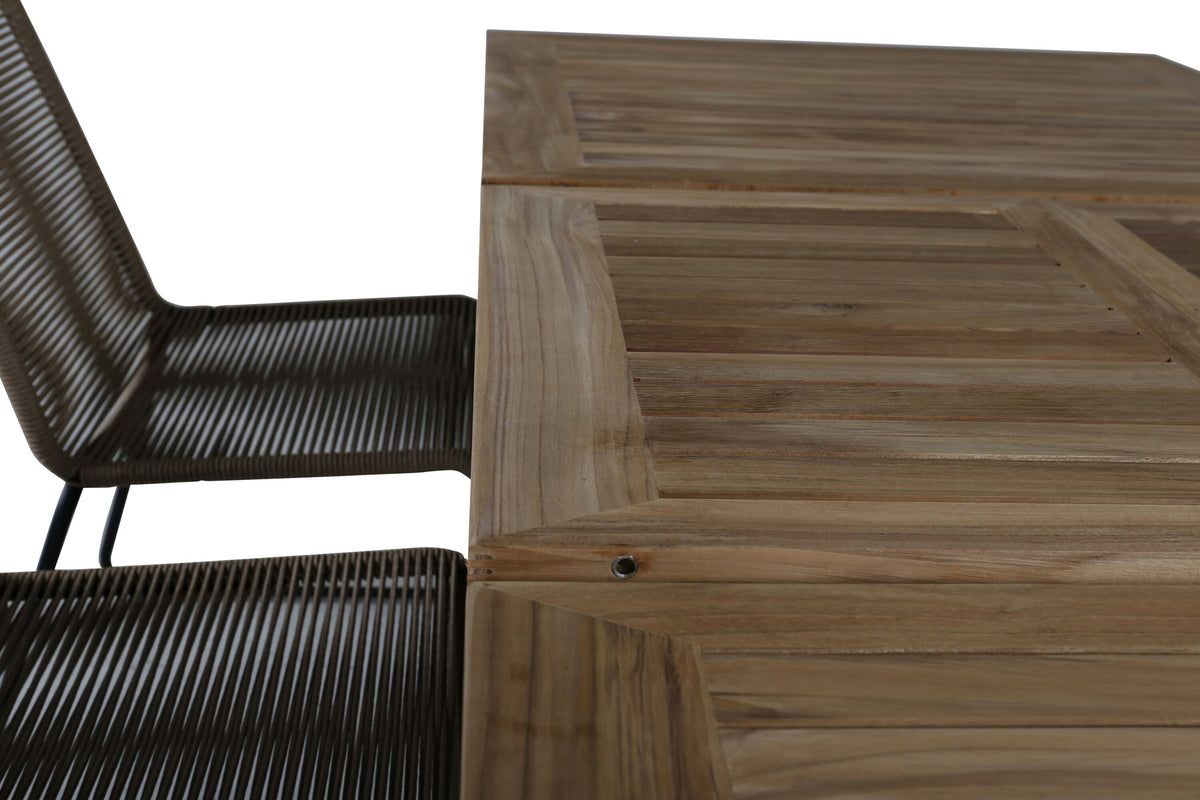Gartentischset Panama & Lindos von Venture Home: Teak-Tisch mit grauer Platte und Stahlbeinen, dazu Stühle aus Aluminium und Teak in Braun.