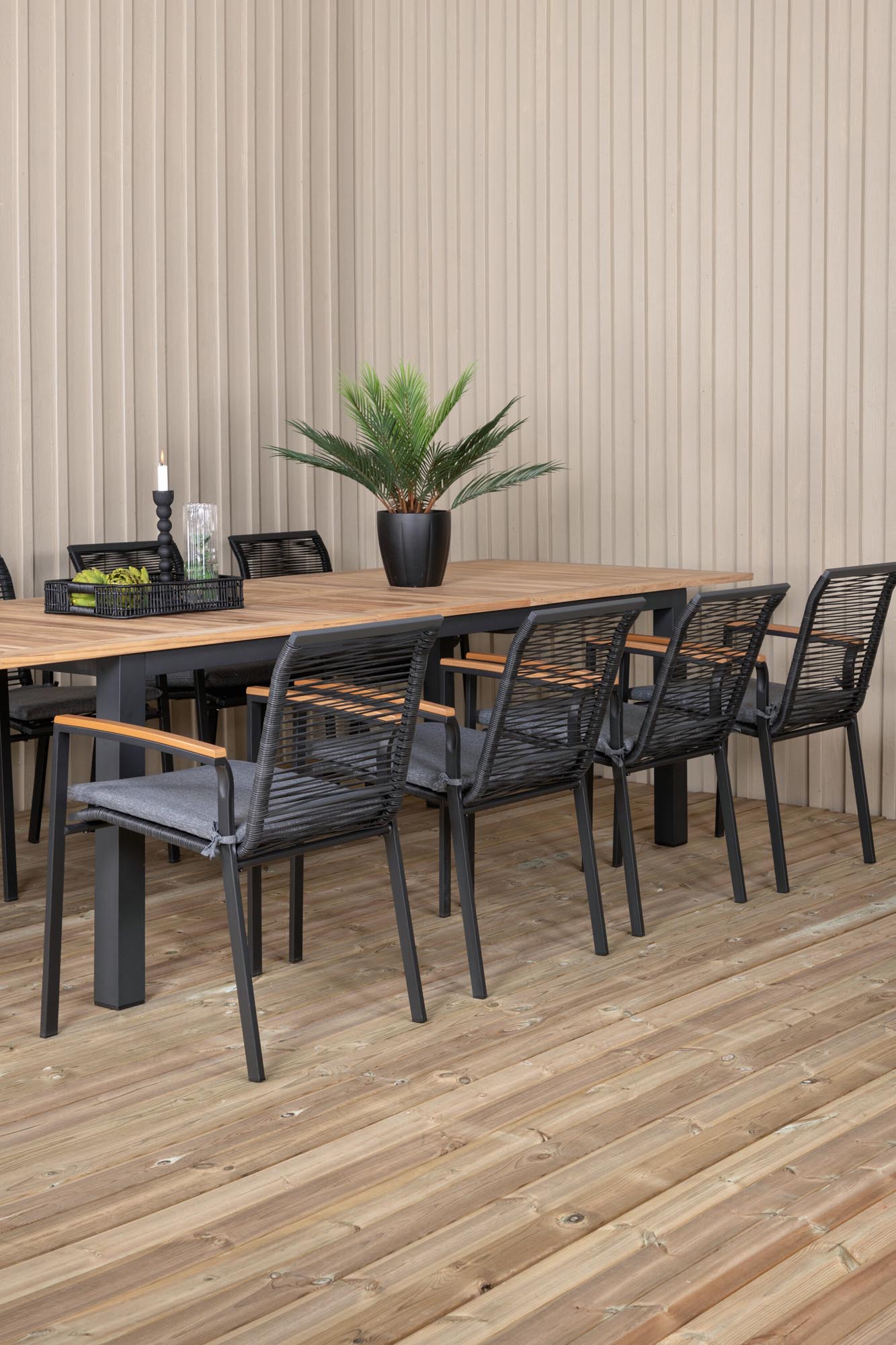 Robustes Tischset für 8, ideal für stilvolle Outdoor-Dinner.