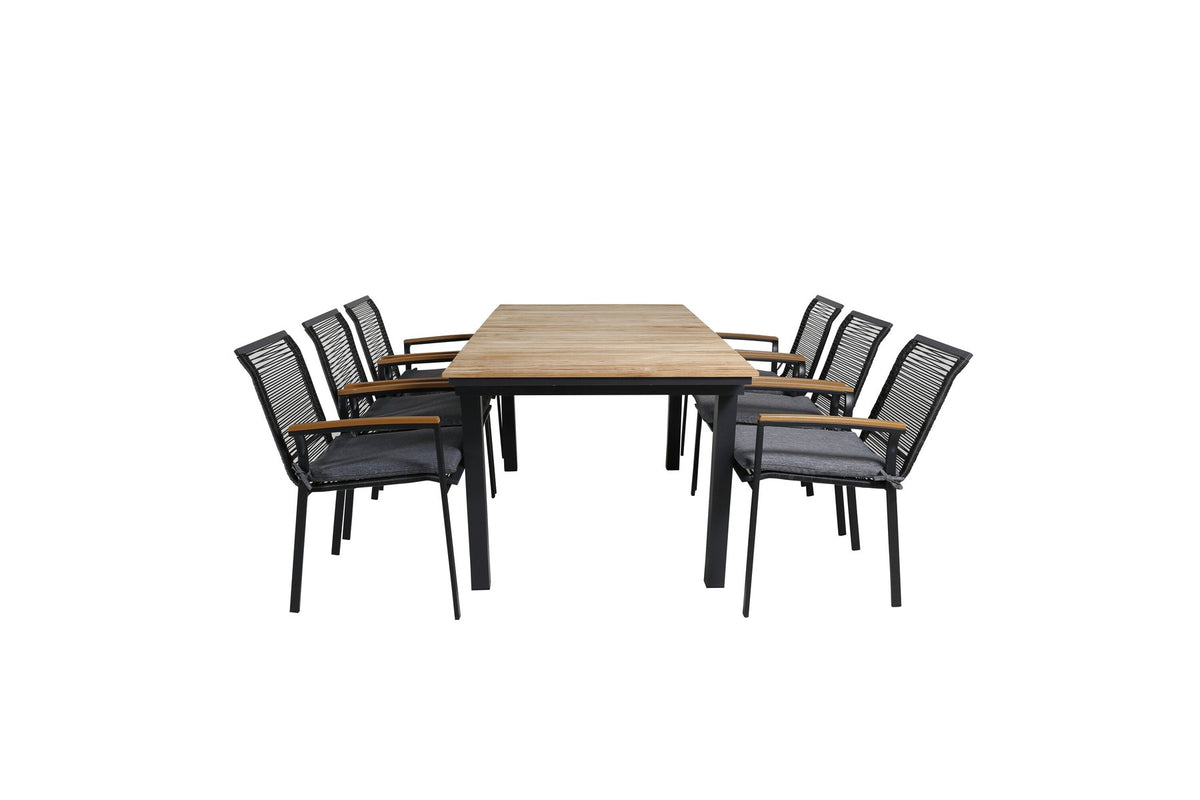 Foto eines schwarzen 2er-Stuhlsets mit Aluminiumgestell und Polyesterbezug neben einem rechteckigen Teak-Esstisch in Natur mit Stahlbeinen.