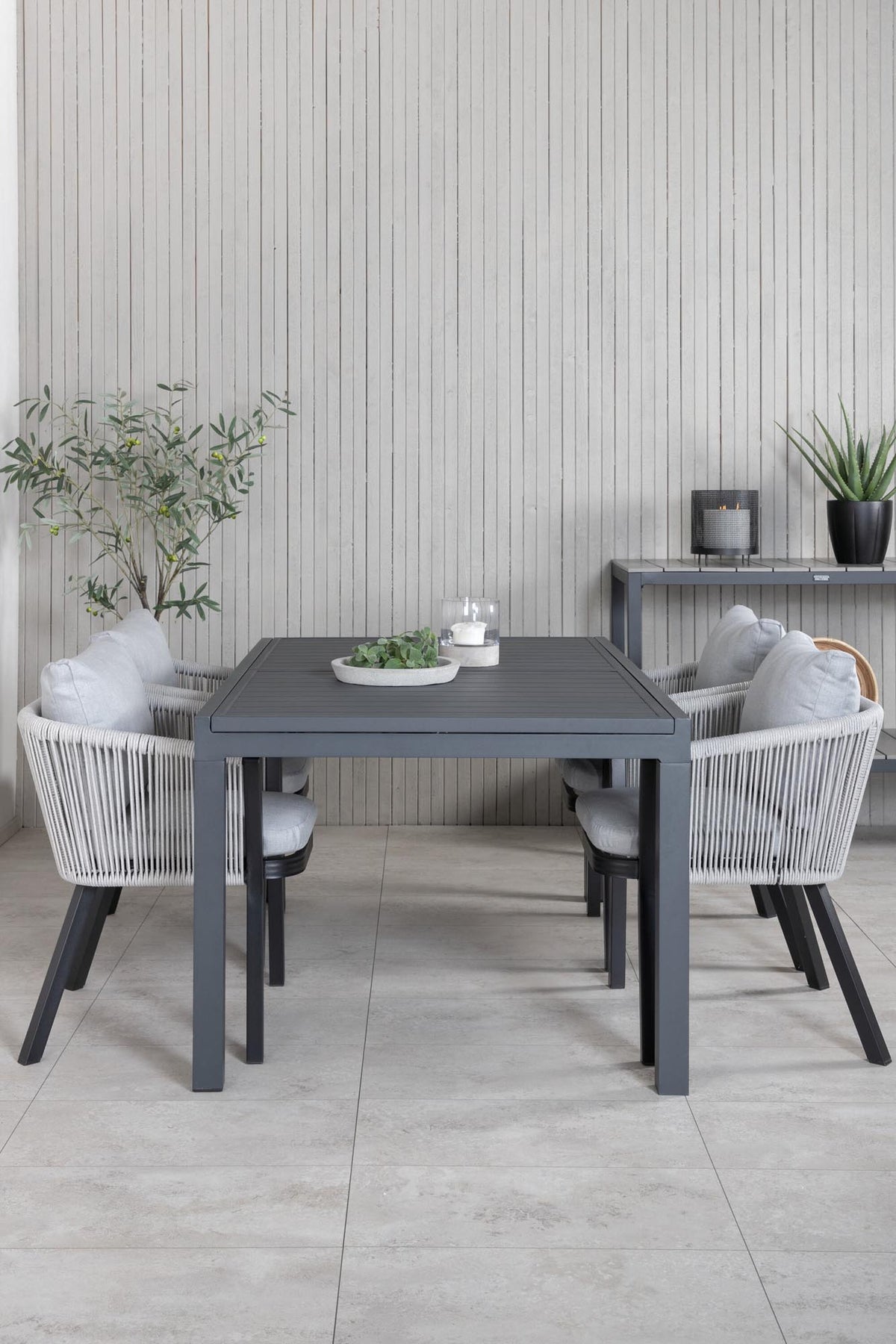 Marbella Outdoor-Tischset ausziehbar + Virya 240cm/4St. in Schwarzgrau präsentiert im Onlineshop von KAQTU Design AG. Gartentischset ist von Venture Home