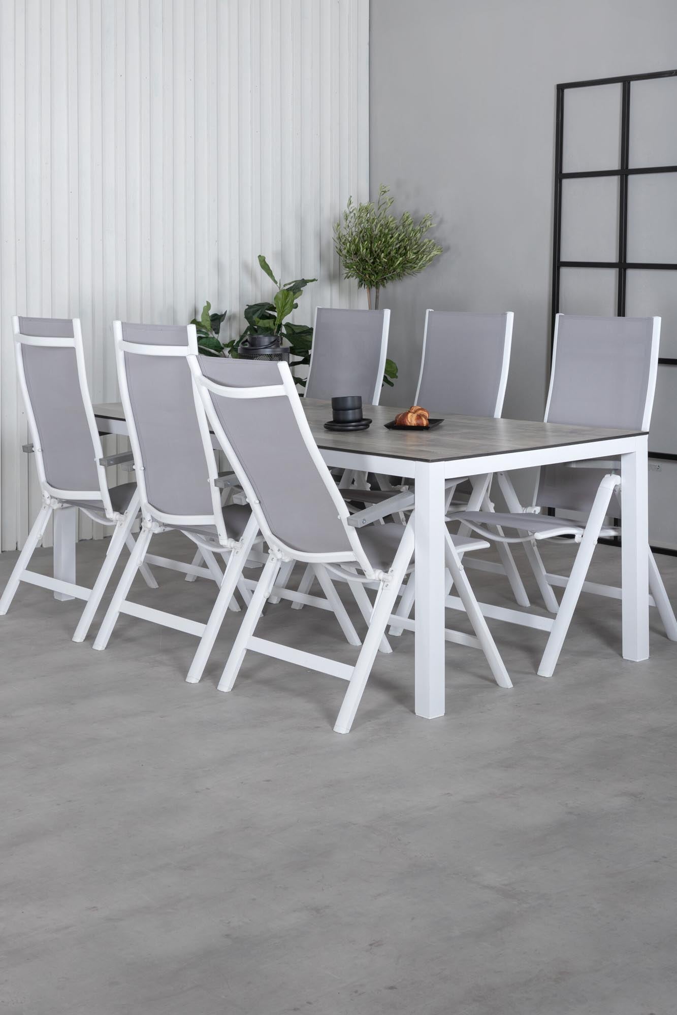 Llama Tischset: Stilvoller Komfort für unvergessliche Gartenfeste.