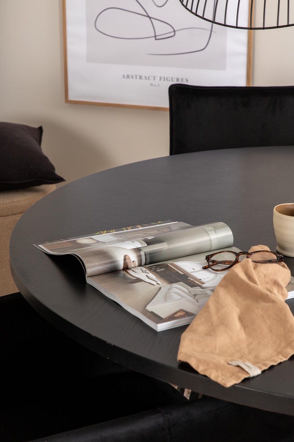 Esszimmerset Copenhagen + Petra ⌀140cm/4St. in Schwarz präsentiert im Onlineshop von KAQTU Design AG. Esszimmerset ist von Venture Home