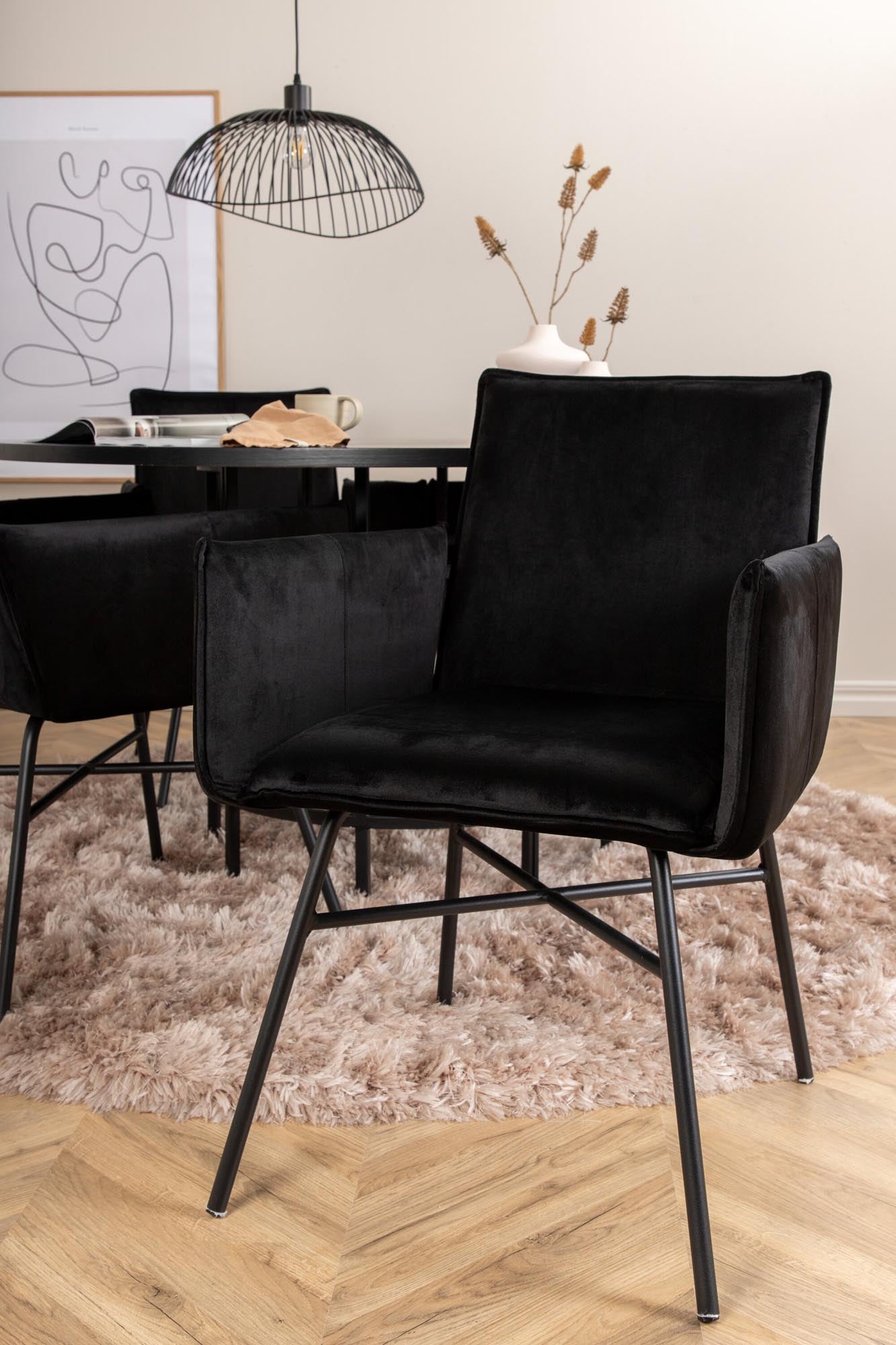 Esszimmerset Copenhagen + Petra: Eleganter Esstisch mit luxuriösen Stühlen für stilvolle Essbereiche. Ideal für gesellige Runden und festliche Anlässe.