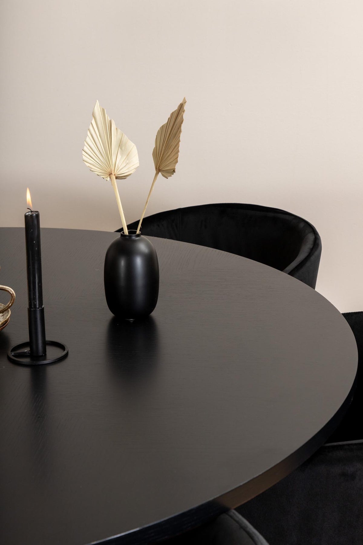 Esszimmerset Copenhagen + Berit ⌀140cm/6St. in Schwarz präsentiert im Onlineshop von KAQTU Design AG. Esszimmerset ist von Venture Home