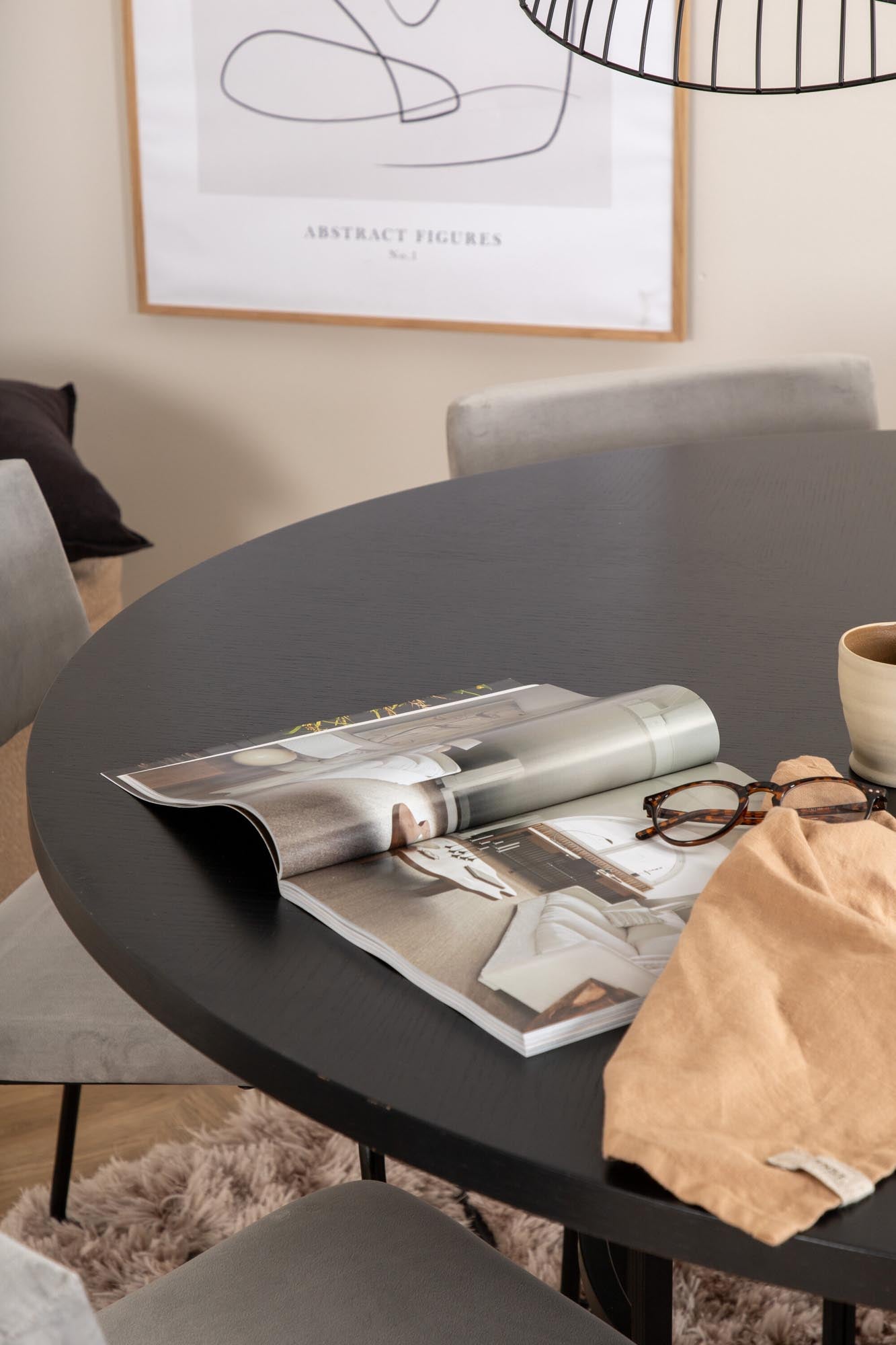 Modernes Esszimmerset Copenhagen + Kenth für zeitlose Eleganz.