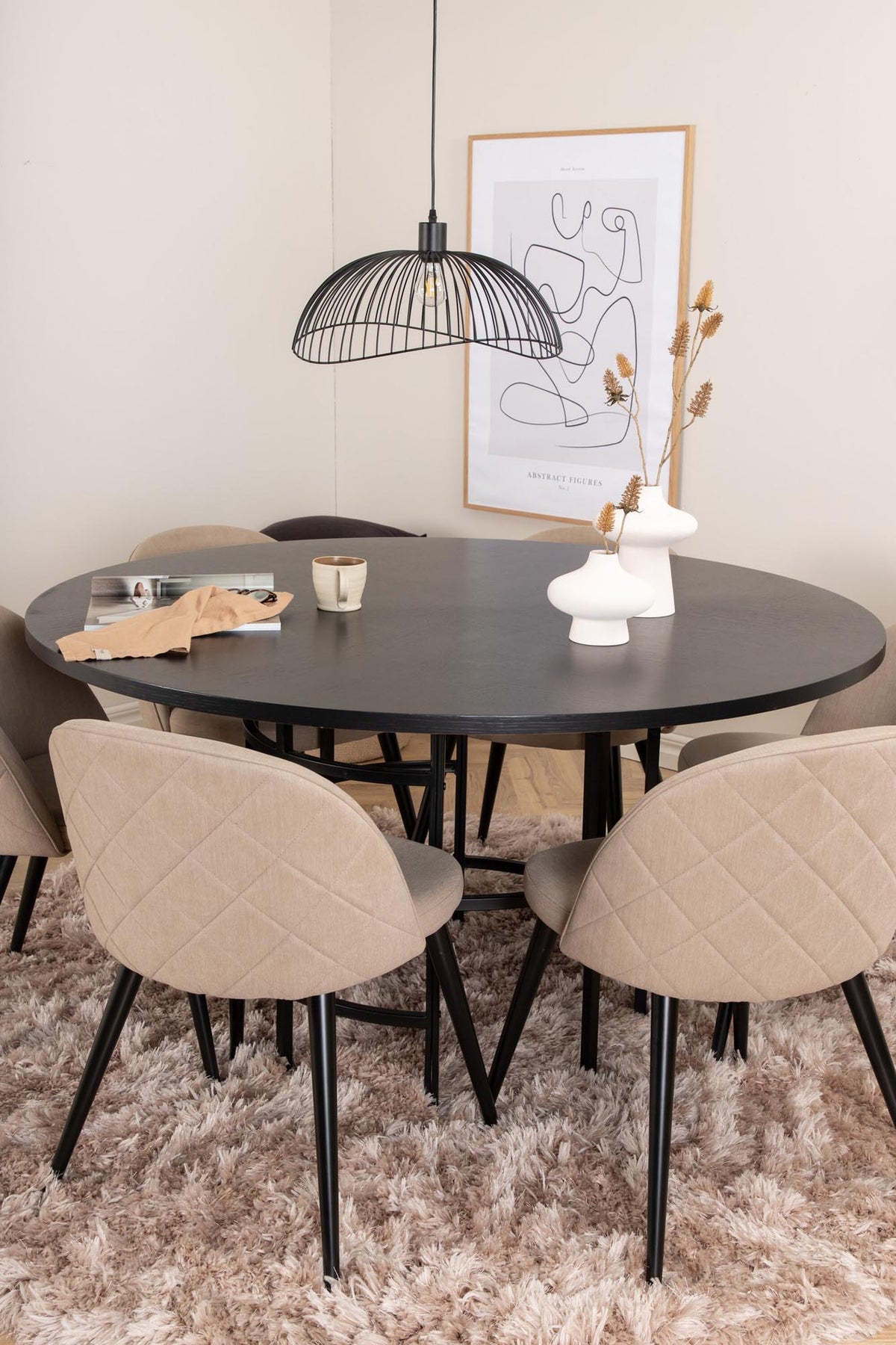 Esszimmerset Copenhagen + Velvet ⌀140cm/6St. in Schwarz / Beige dunkel präsentiert im Onlineshop von KAQTU Design AG. Esszimmerset ist von Venture Home