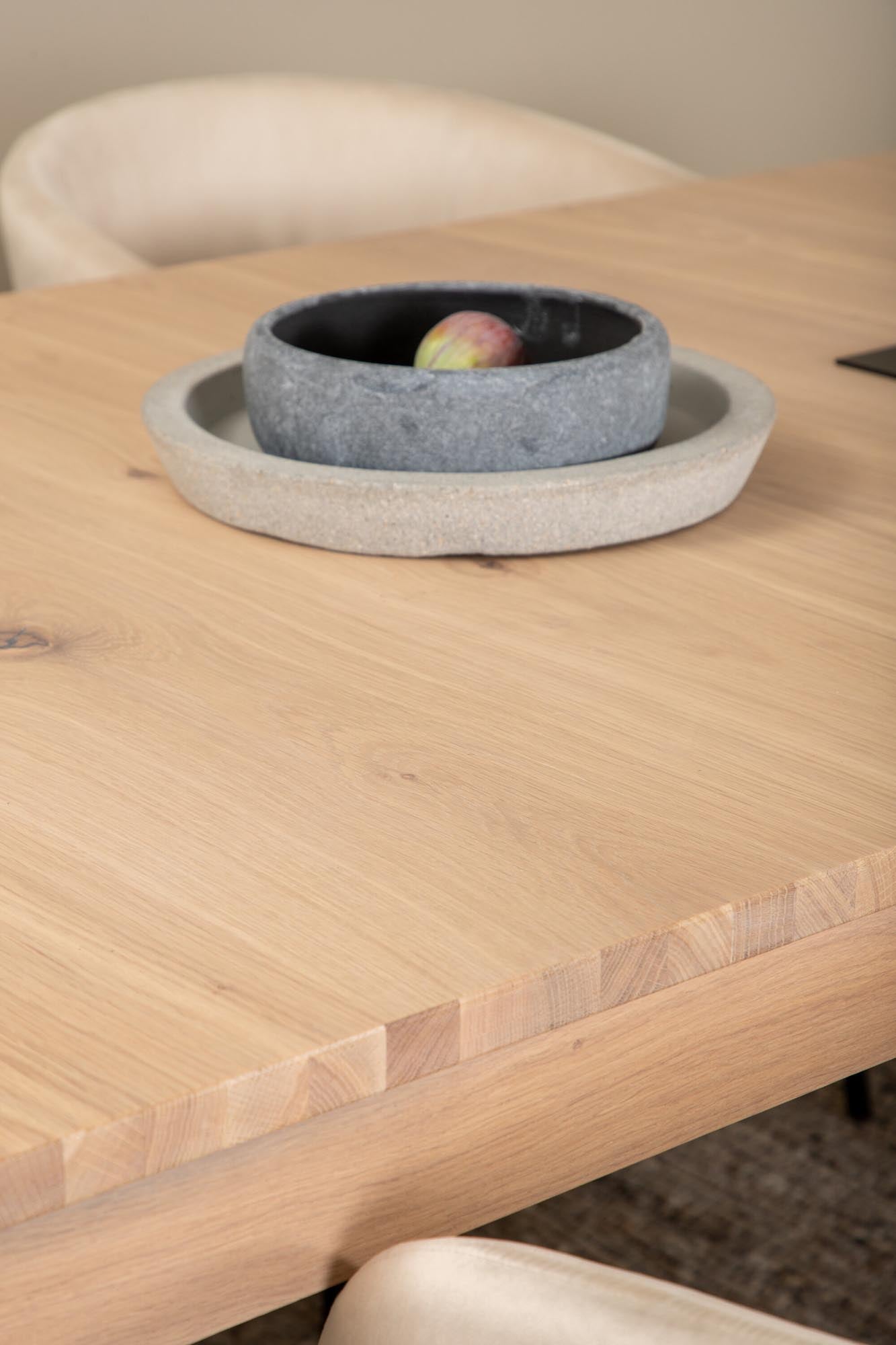 Stilvolles Esszimmerset mit ausziehbarem Tisch und 6 Stühlen.