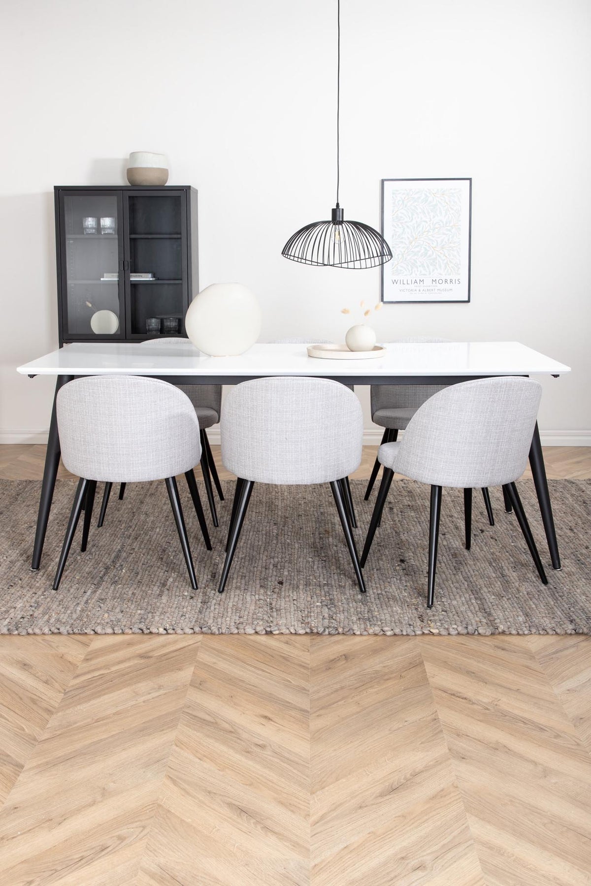 Jimmy Esszimmerset + Velvet 195cm/6St. in Schwarz / Hellgrau präsentiert im Onlineshop von KAQTU Design AG. Esszimmerset ist von Venture Home