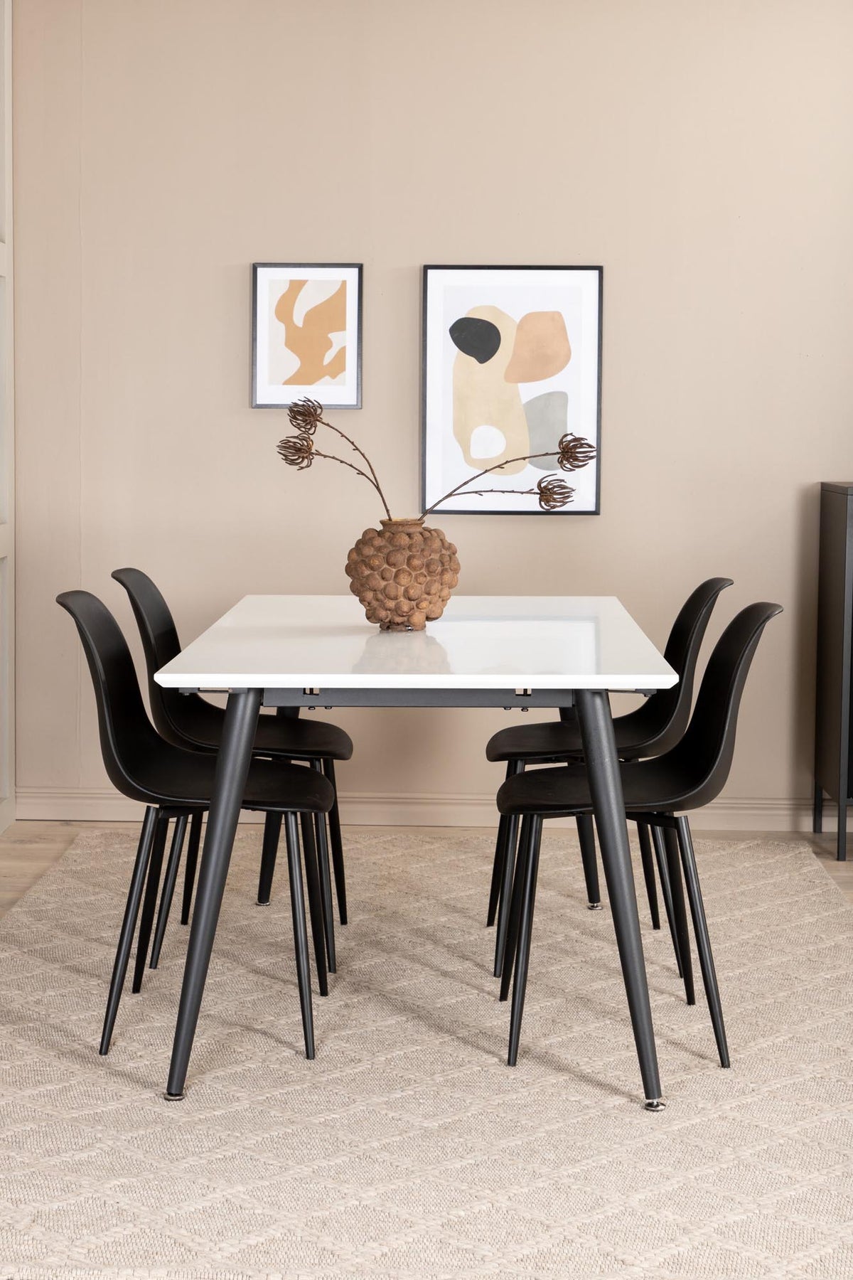 Jimmy Esszimmerset + Polar 150cm/4St. in Schwarz präsentiert im Onlineshop von KAQTU Design AG. Esszimmerset ist von Venture Home