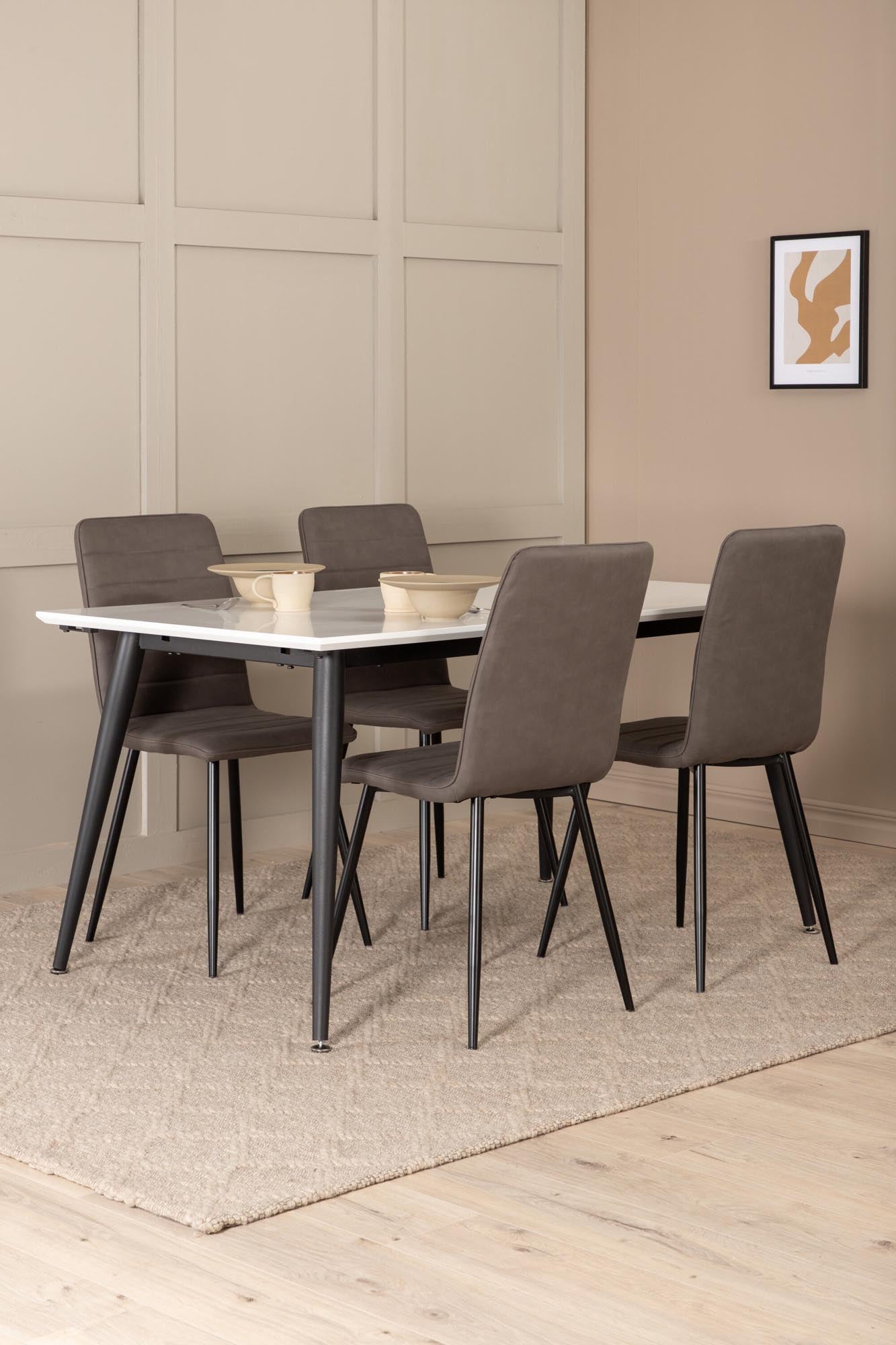 Elegantes Esszimmerset: Skandinavischer Stil, ausziehbarer Tisch (150-240 cm), 4 komfortable Stühle, langlebig und pflegeleicht.