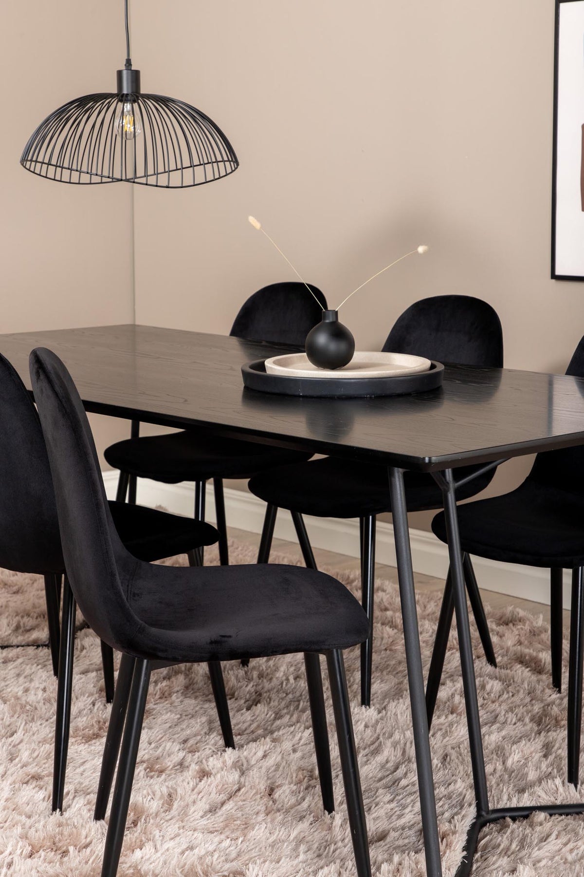 Petra Esszimmerset + Polar 190cm/6St. in Schwarz präsentiert im Onlineshop von KAQTU Design AG. Esszimmerset ist von Venture Home