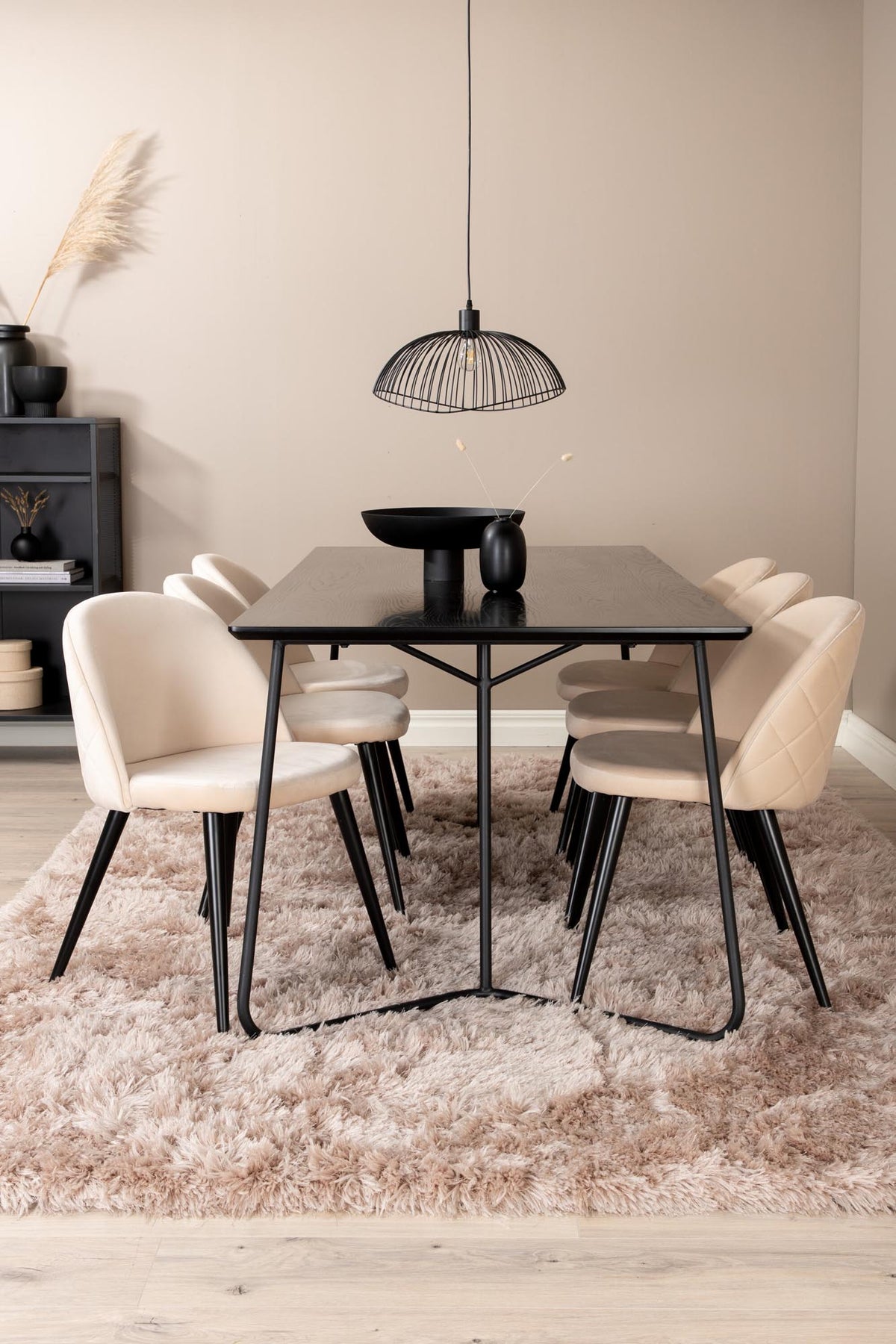 Petra Esszimmerset + Velvet Stitches 190cm/6St. in Schwarz präsentiert im Onlineshop von KAQTU Design AG. Esszimmerset ist von Venture Home