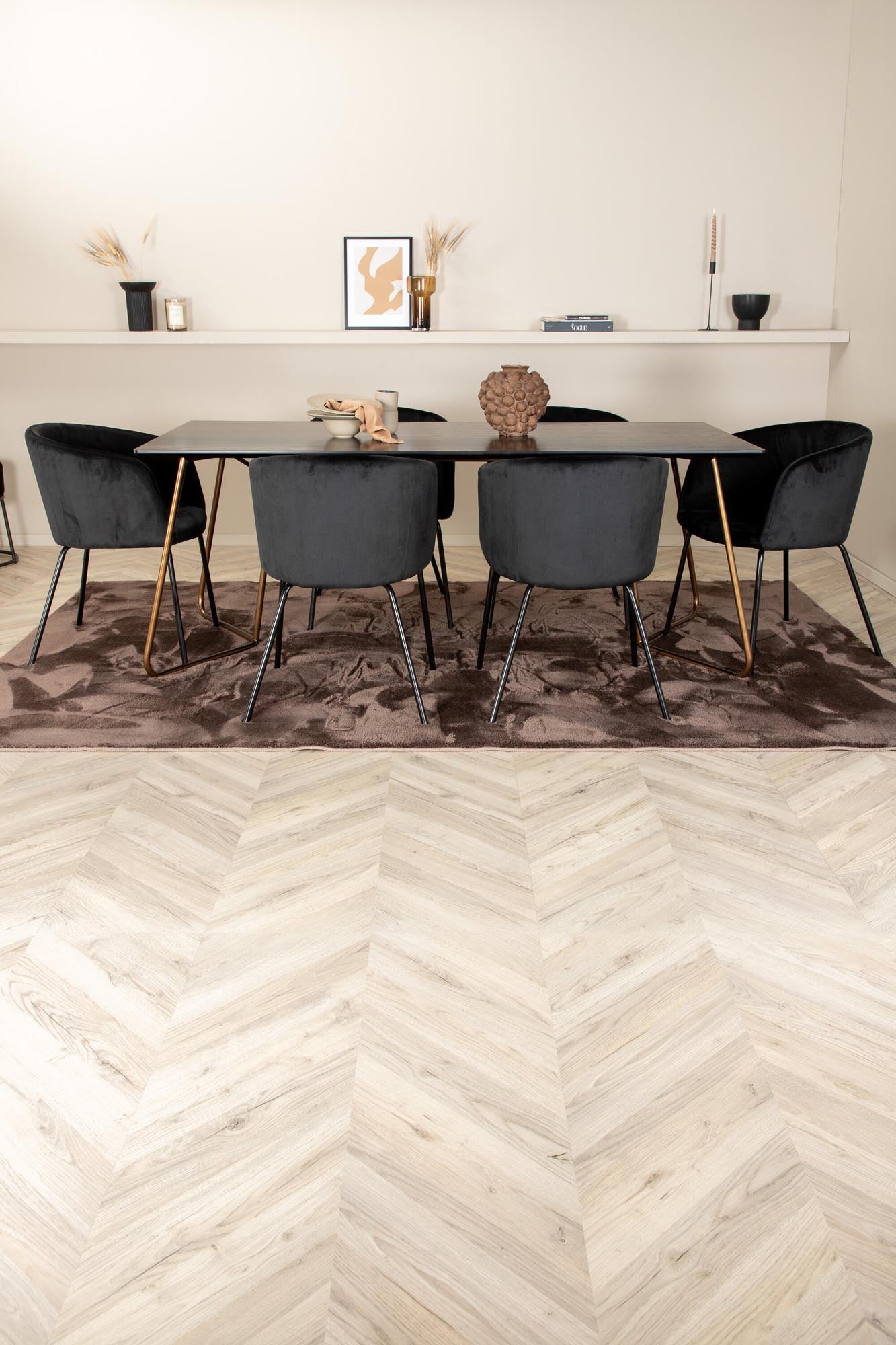 Elegantes Esszimmerset Petra mit 190 cm Tisch und 6 bequemen Berit-Stühlen. Ideal für stilvolle Dinner und gesellige Zusammenkünfte.