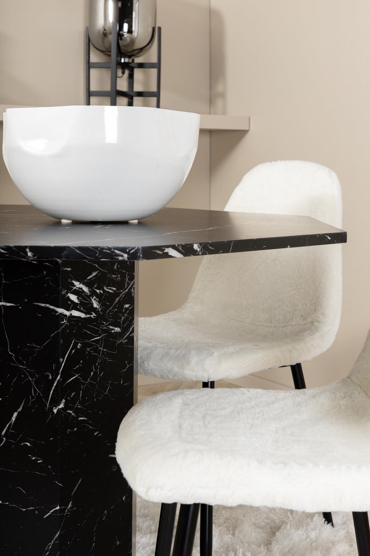 Marbs Esszimmerset + Polar ⌀110cm/4St. in Schwarz präsentiert im Onlineshop von KAQTU Design AG. Esszimmerset ist von Venture Home