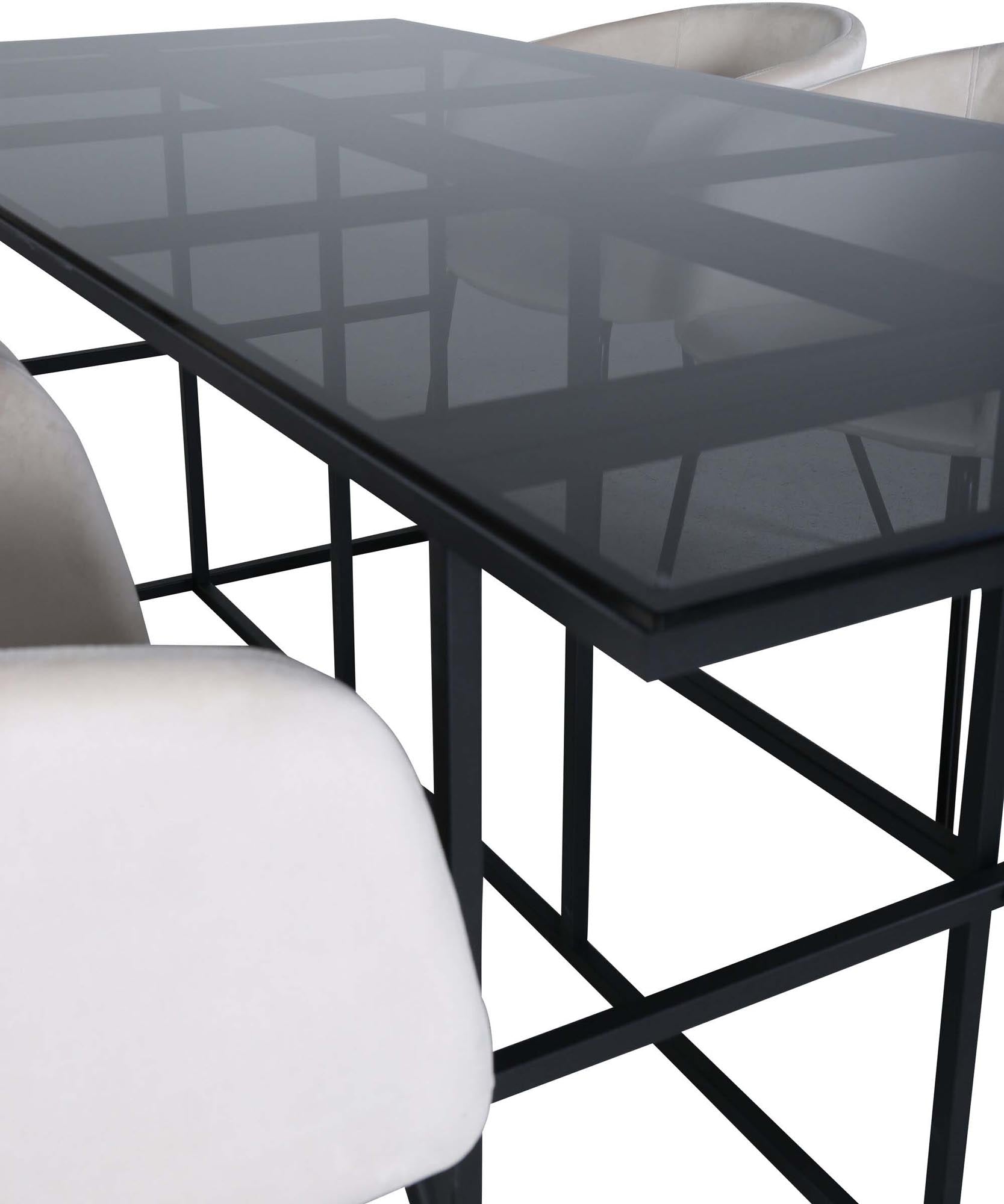 Stilvolles Esszimmerset mit Rauchglastisch und bequemen Samtstühlen für gesellige Abende.