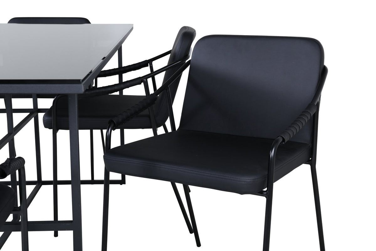 Esszimmerset Leif mit schwarzer Glastischplatte und Stahlgestell, kombiniert mit vier schwarzen Tvist Stühlen mit Pulverbeschichtung.