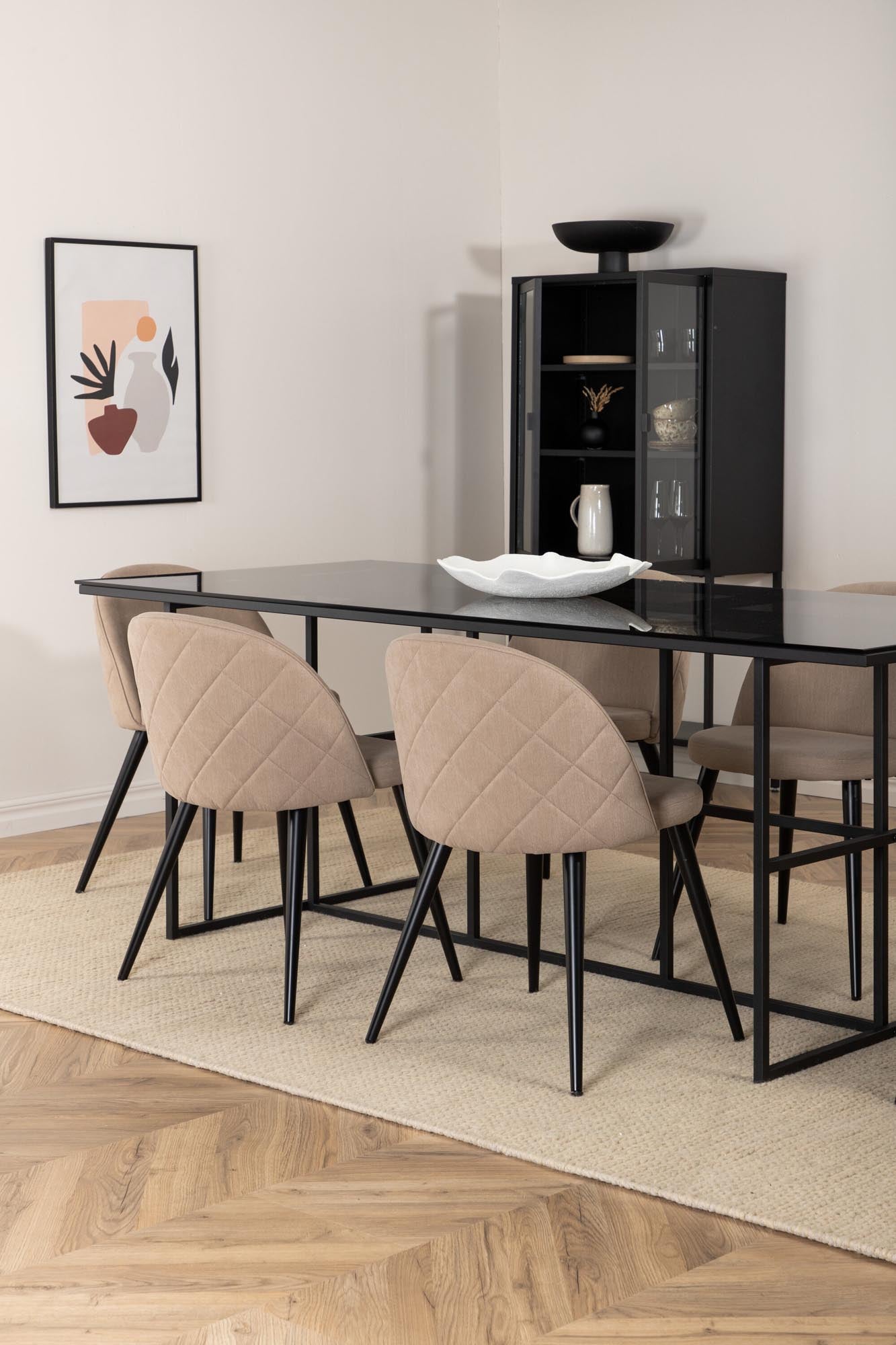 Elegantes Leif Esszimmerset von Venture Home mit 200 cm Tisch und 6 komfortablen Samt-Stühlen für gesellige Abende.