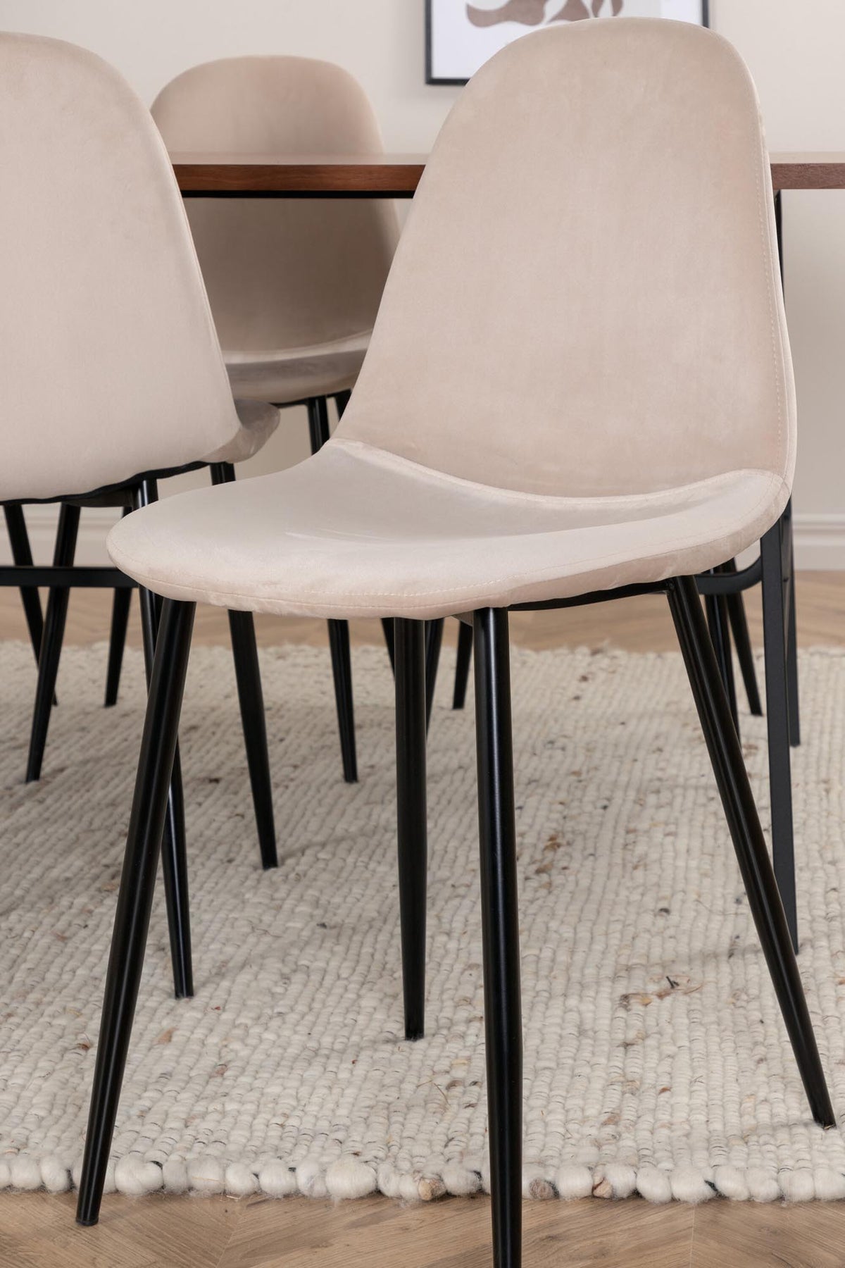 Uno Esszimmerset + Polar 200cm/6St. in Beige, Schwarz präsentiert im Onlineshop von KAQTU Design AG. Esszimmerset ist von Venture Home