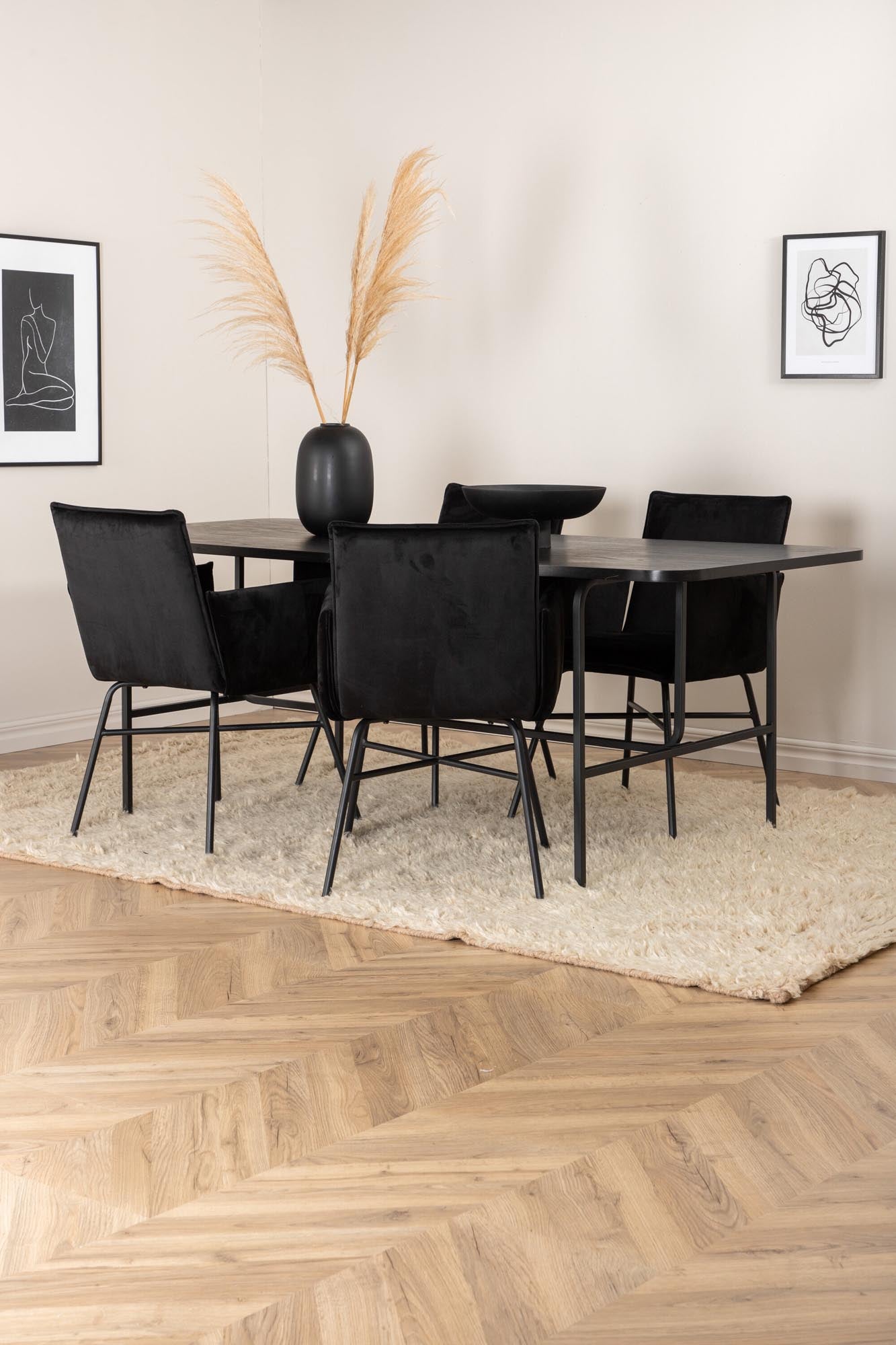 Elegantes Esszimmerset mit 200 cm Tisch und 4 bequemen Samtstühlen. Ideal für stilvolle Essbereiche und gesellige Zusammenkünfte.