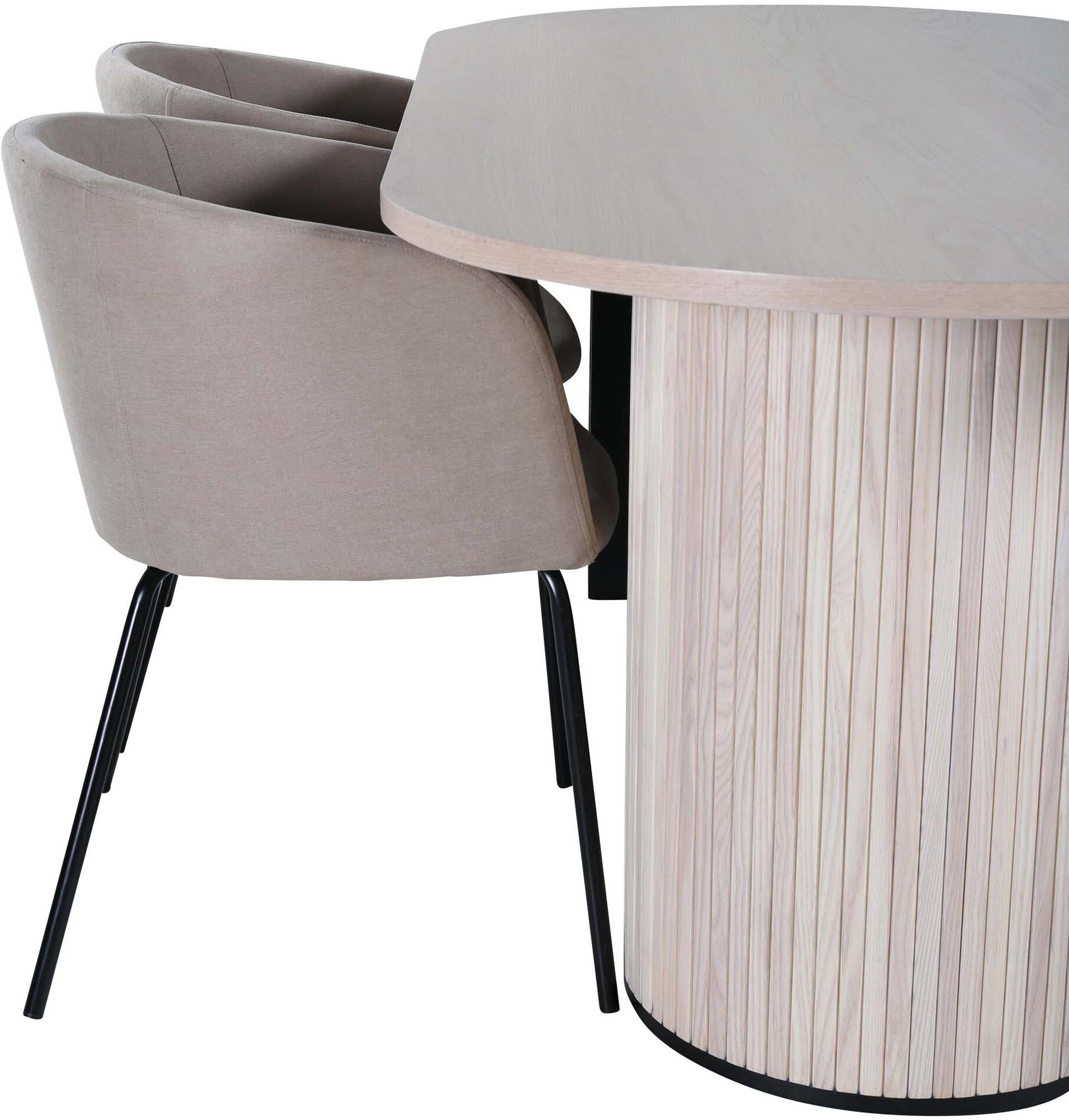 Bianca Esszimmerset: Moderner ovaler Tisch und elegante Samtstühle für stilvolle Esszimmermomente.